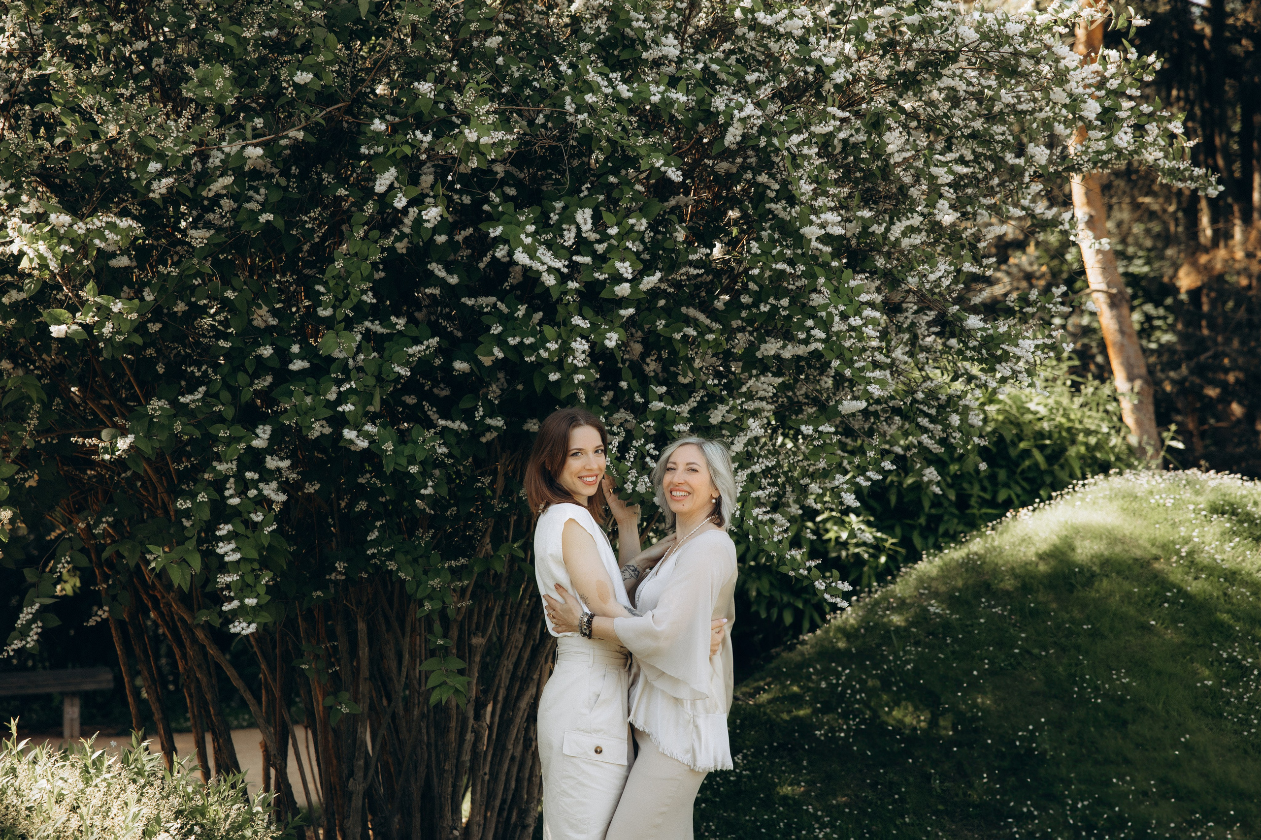 Mother-daughter photoshoot at Jardin Japonais de Toulouse. Eugénie Smirnova — Photographe à Toulouse et dans le Sud-Ouest