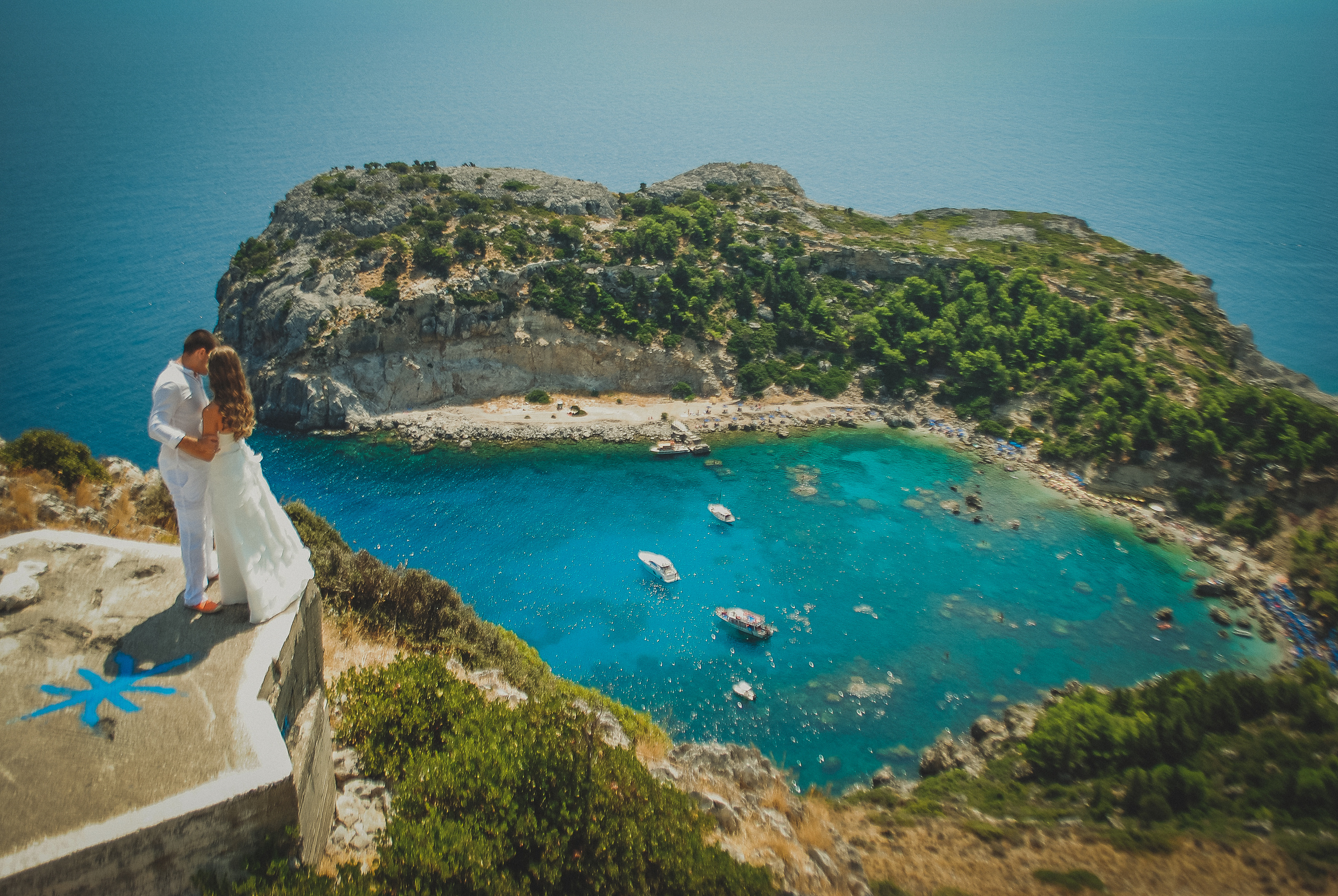 Love at Rhodes. Photographer at Santorini