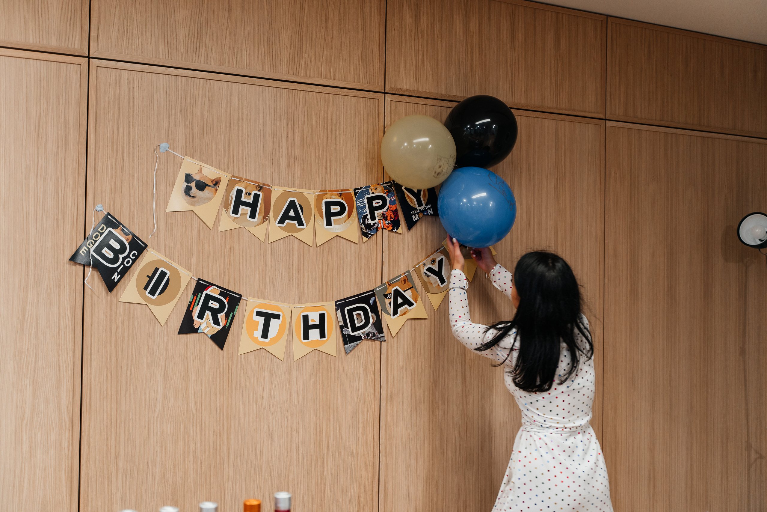 Birthday party photo shoot in London, birthday party in London, party photo shoot in London, birthday party photo shoot, birthday stretching on the wall