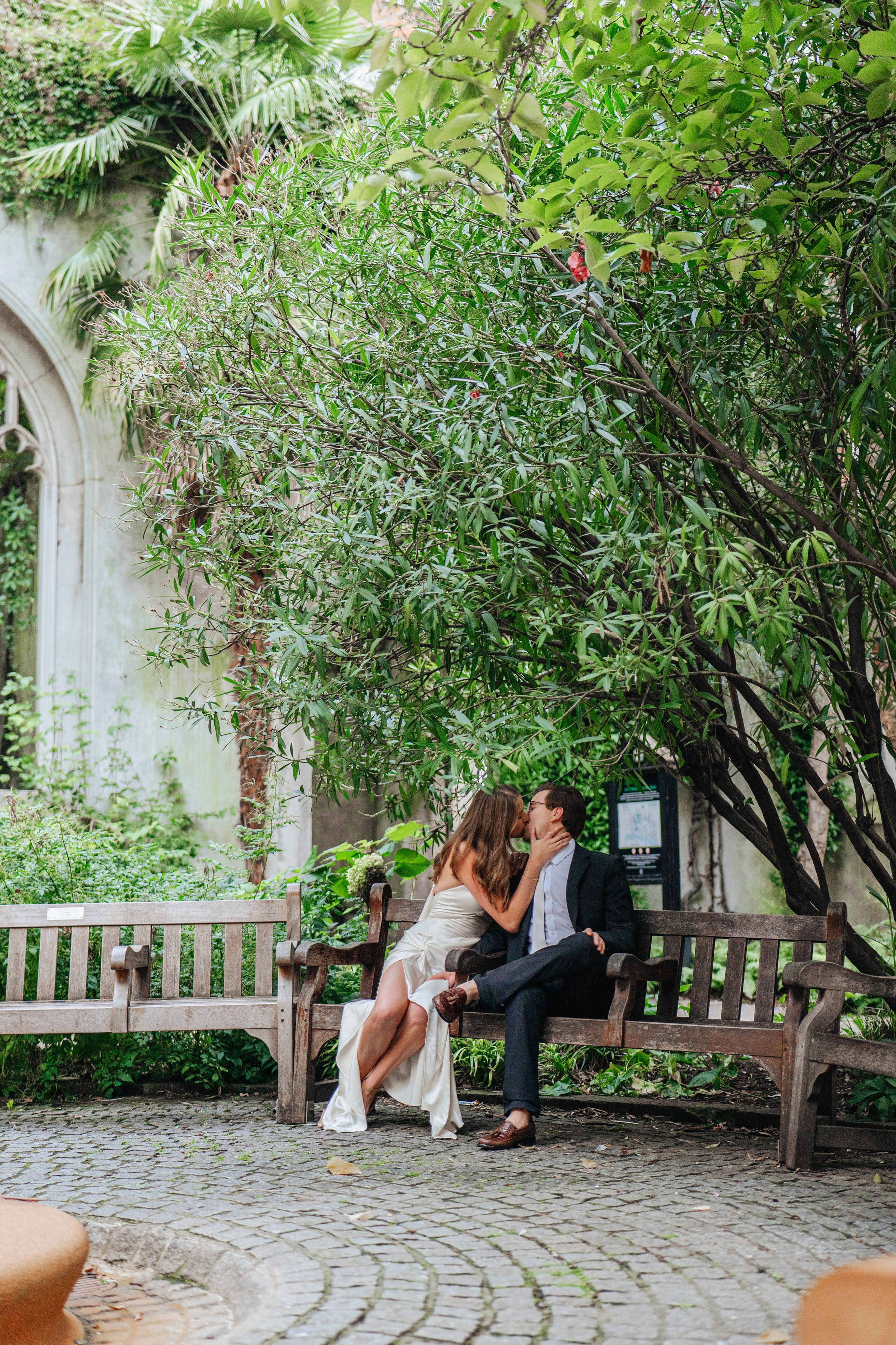 Love near Tower. Wedding and family photographer in London