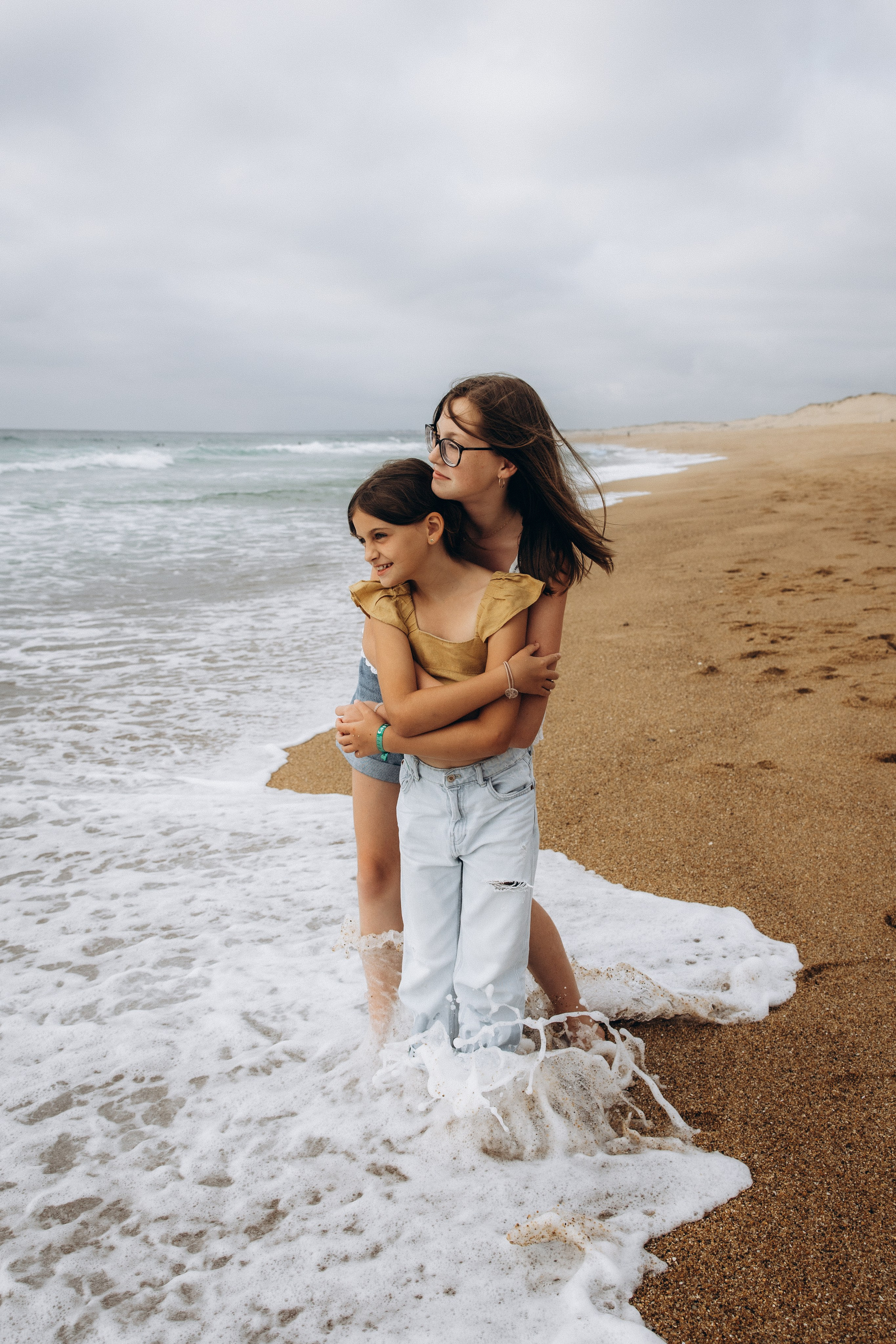 Family photoshoot by the ocean. Labenne Ocean Beach 2024. Eugenie Smirnova — wedding, corporate and lifestyle photographer in Toulouse and Southwest France