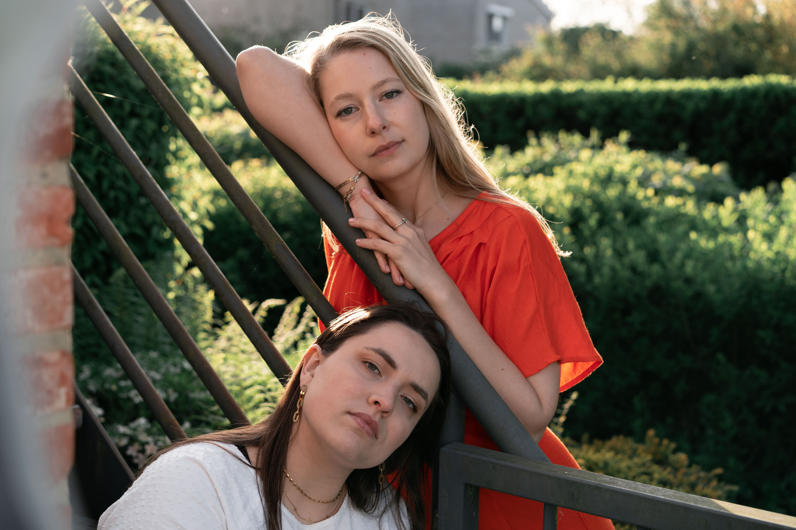 Sharisa en Lore. Tatyana Van Hedent een fotograaf te Zele, Oost-Vlaanderen