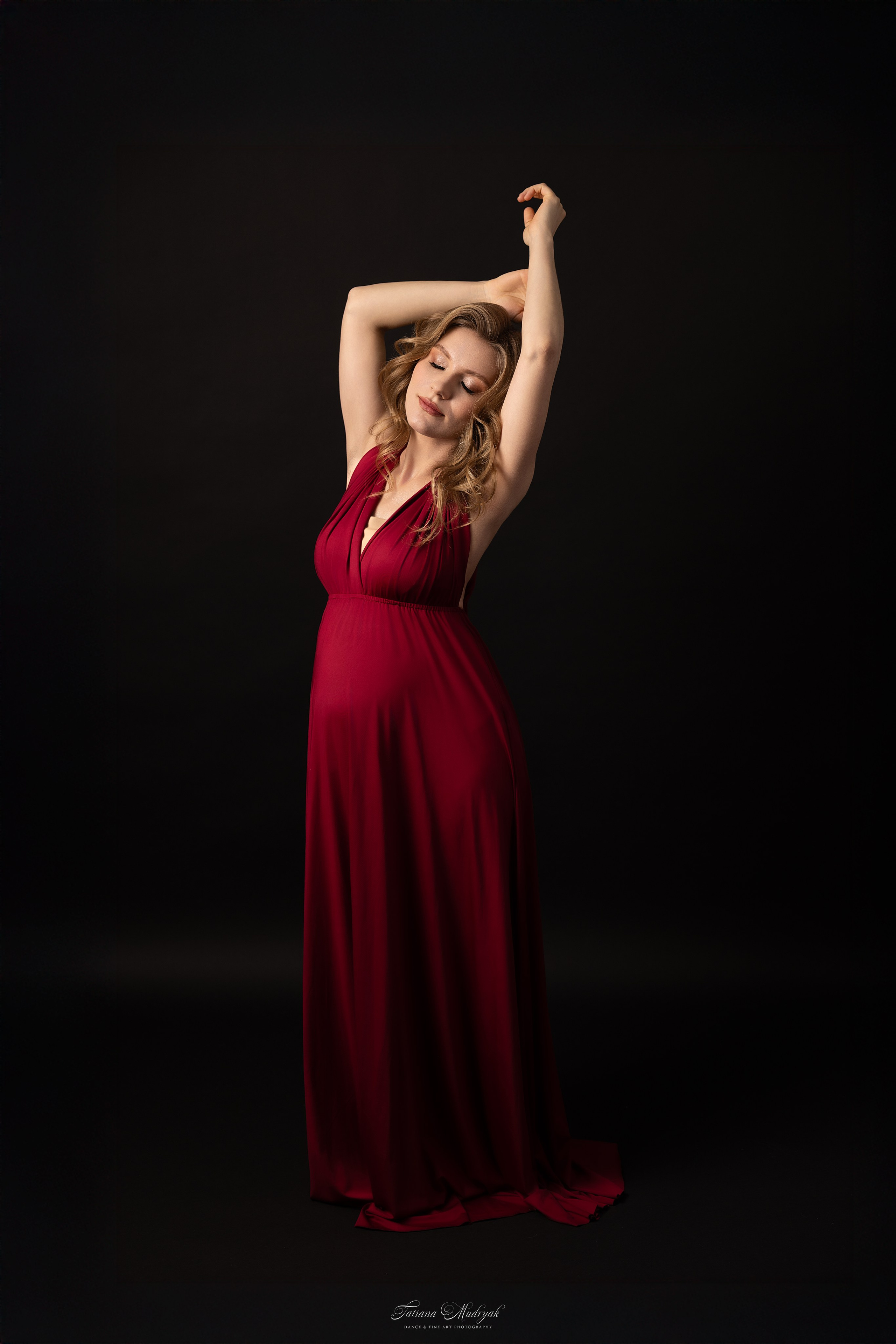 Maternity photoshoot in Dresden – soft and emotional pregnancy photography