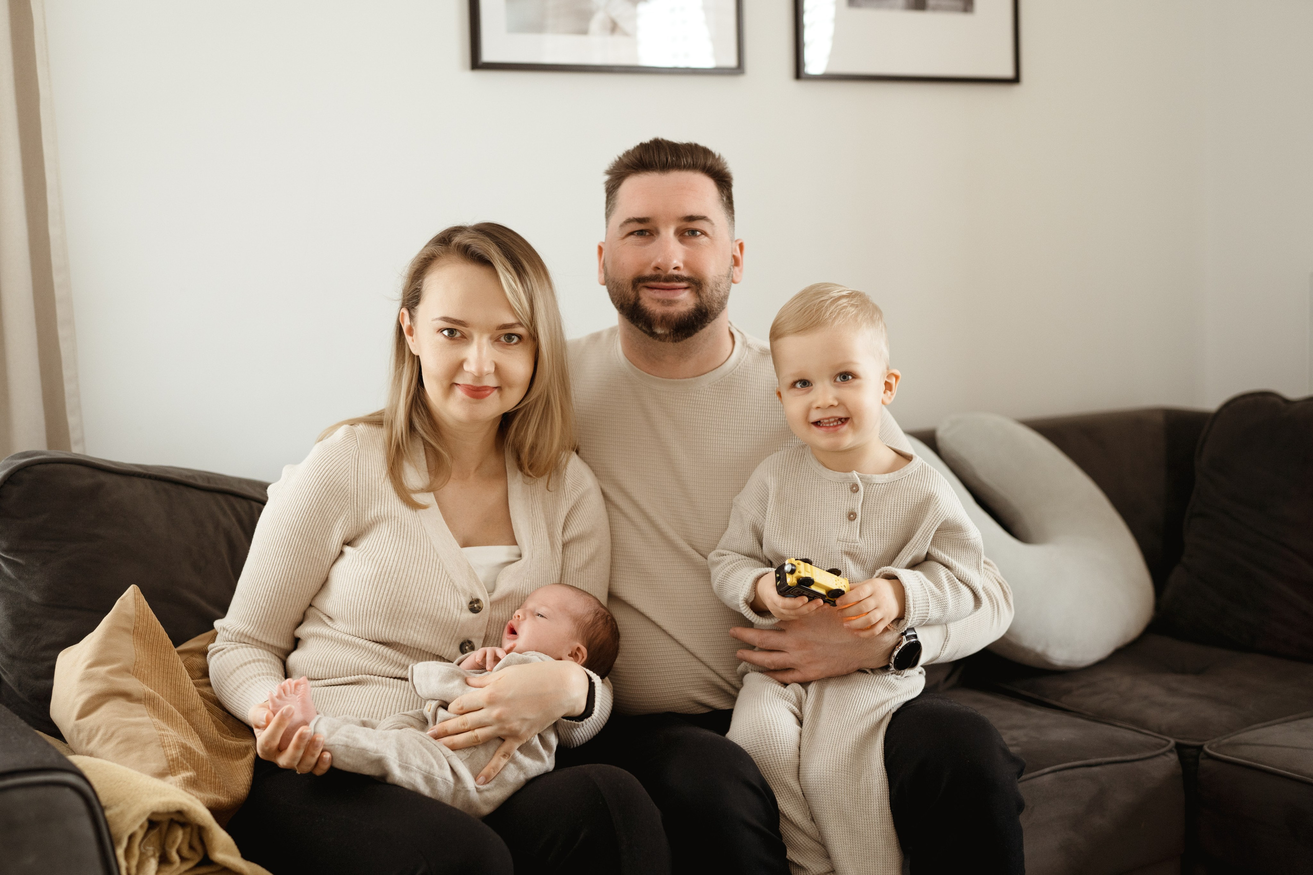 Sesja noworodkowa w domu. Fotograf Łódź - sesja ciążowa, noworodkowa, dziecięca. Studio w Łodzi