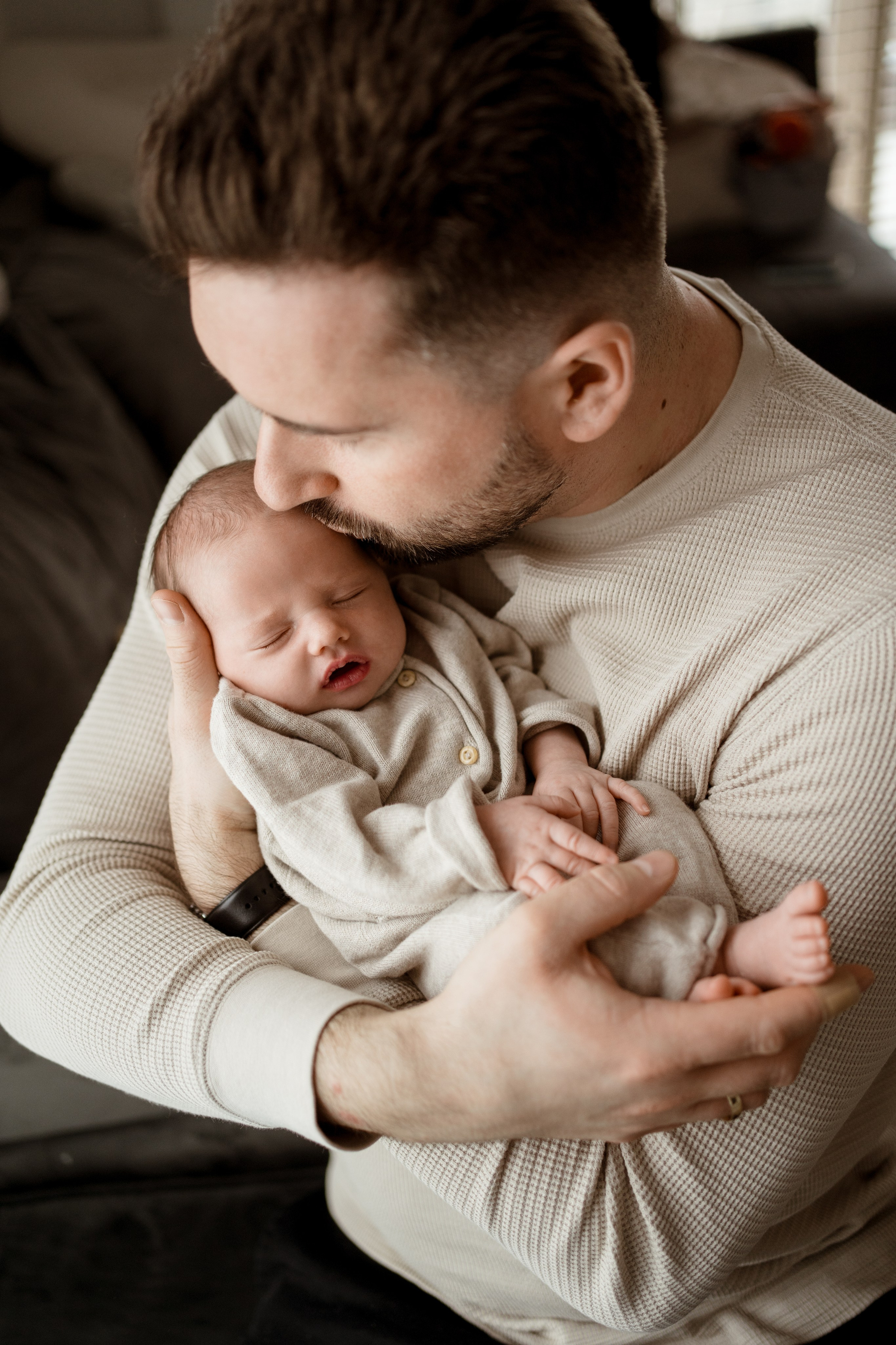 Sesja noworodkowa w domu. Fotograf Łódź - sesja ciążowa, noworodkowa, dziecięca. Studio w Łodzi