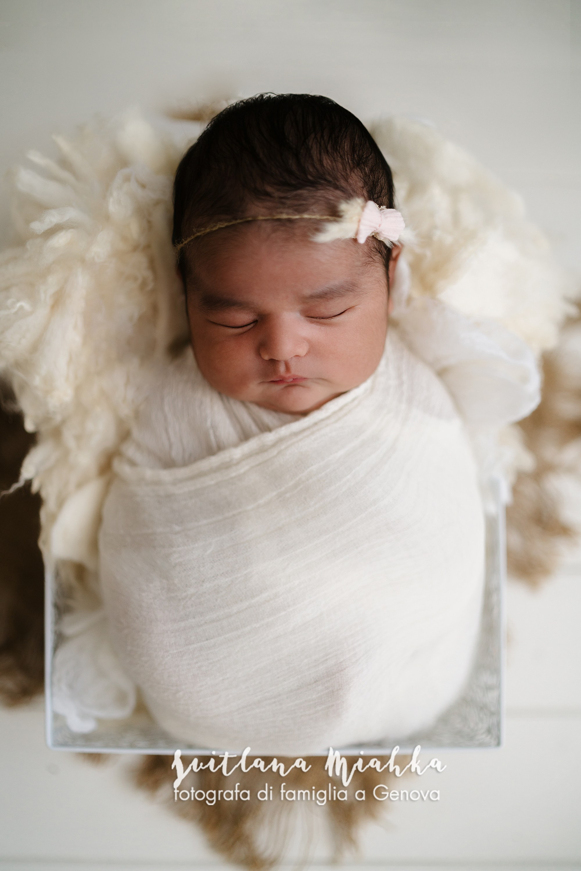 Newborn. Svitlana Miahka fotografa a Genova