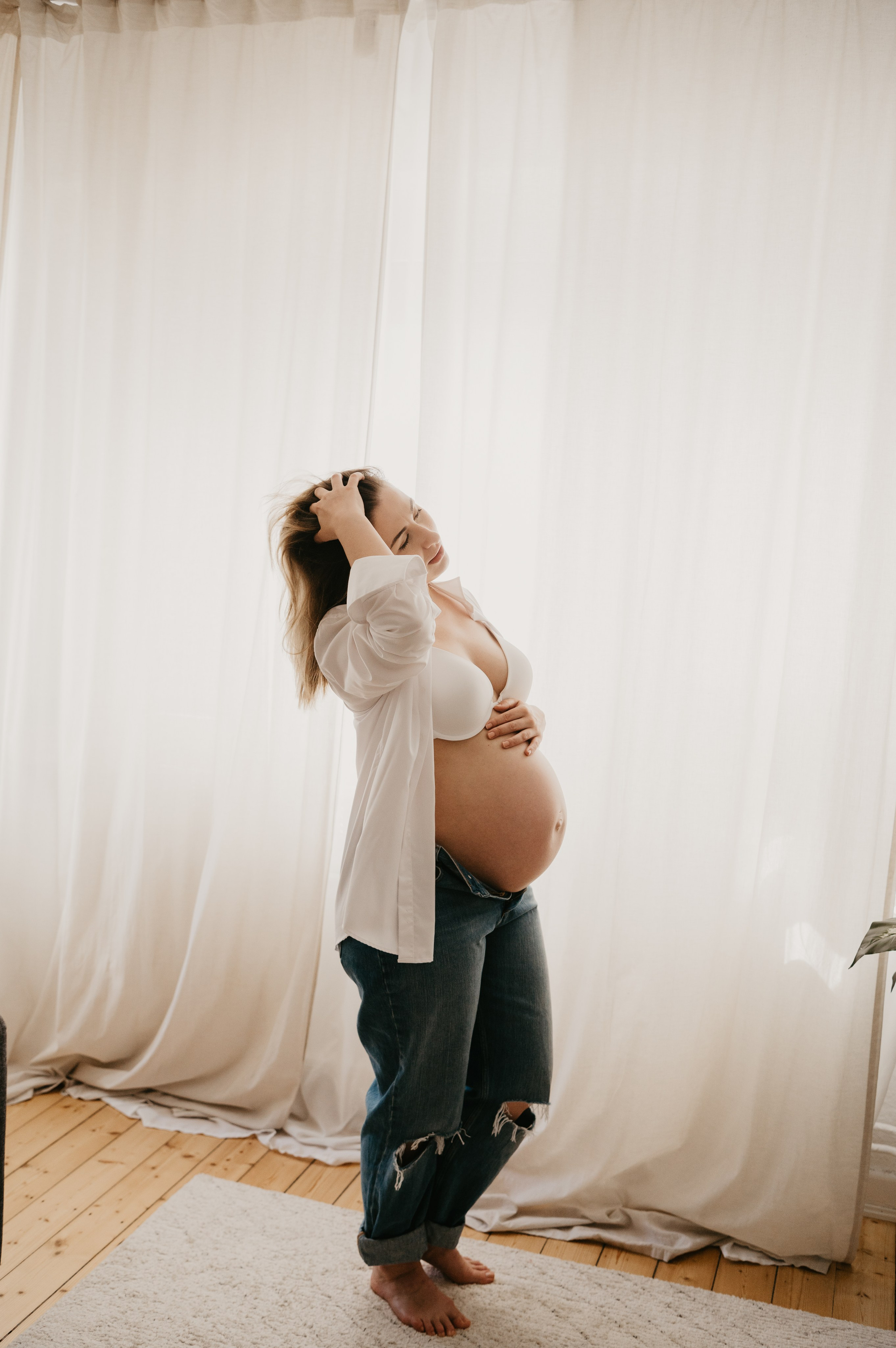 Hayley. Maternity Newborn and Family photographer Hamburg Claire Hambley