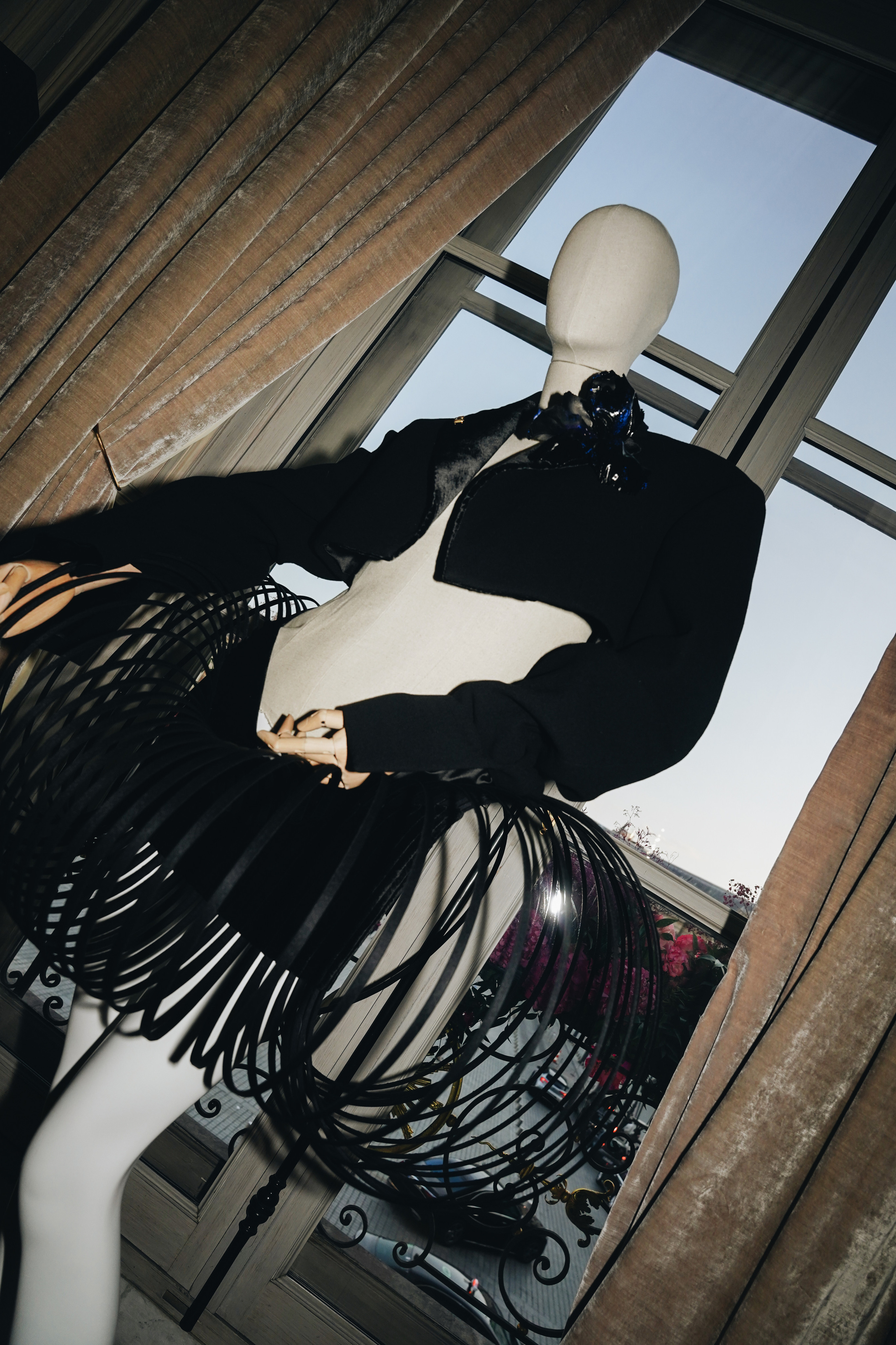 Maison Schiaparelli HAUTE COUTURE SS23 (PARIS). Anastasia Fedoseeva / The Street Pie — streetstyle photographer