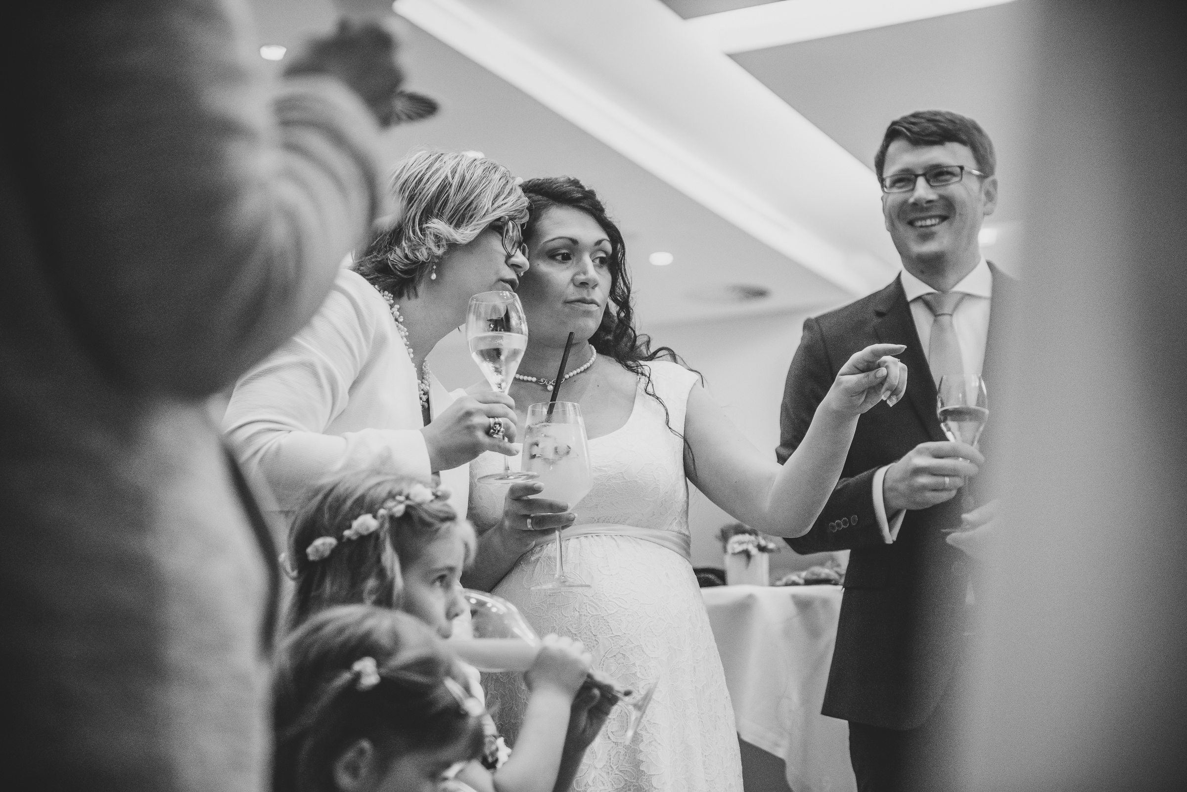 Hochzeit im Standesamt Mandlstraße und Restaurant am Chinesischen Turm. Hochzeitsfotograf München - Olga Boyko Hochzeitsreportage