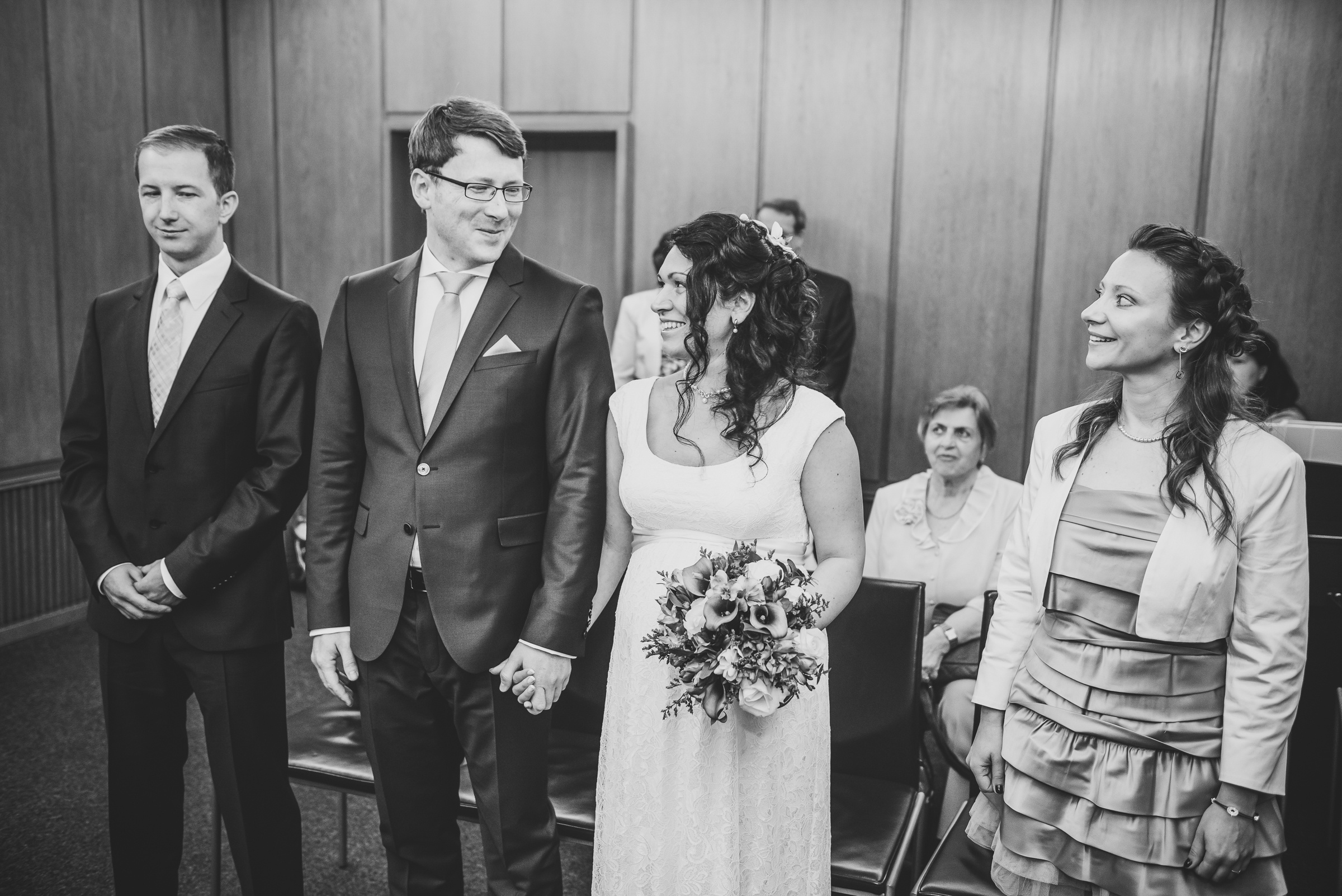 Hochzeit im Standesamt Mandlstraße und Restaurant am Chinesischen Turm. Hochzeitsfotograf München - Olga Boyko Hochzeitsreportage