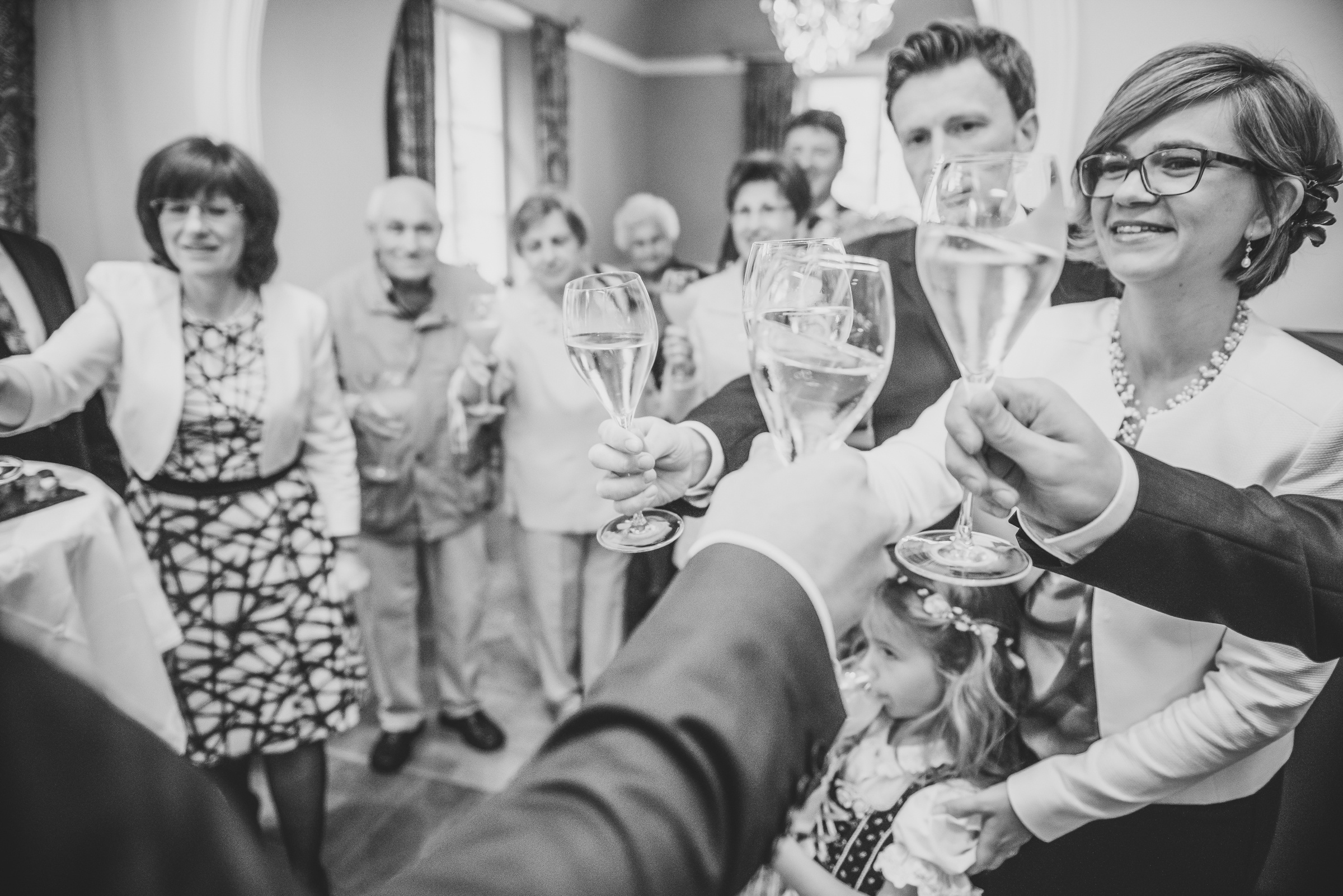 Hochzeit im Standesamt Mandlstraße und Restaurant am Chinesischen Turm. Hochzeitsfotograf München - Olga Boyko Hochzeitsreportage