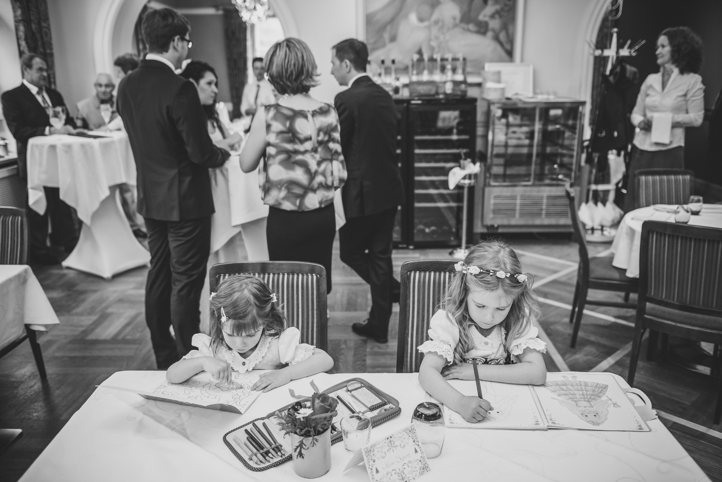Hochzeit im Standesamt Mandlstraße und Restaurant am Chinesischen Turm. Hochzeitsfotograf München - Olga Boyko Hochzeitsreportage