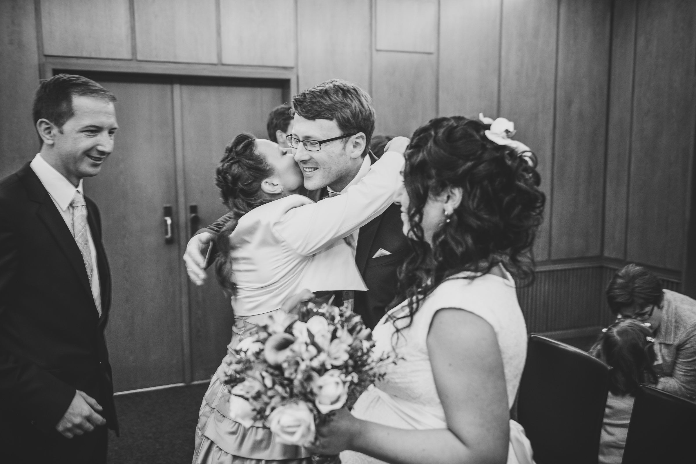 Hochzeit im Standesamt Mandlstraße und Restaurant am Chinesischen Turm. Hochzeitsfotograf München - Olga Boyko Hochzeitsreportage