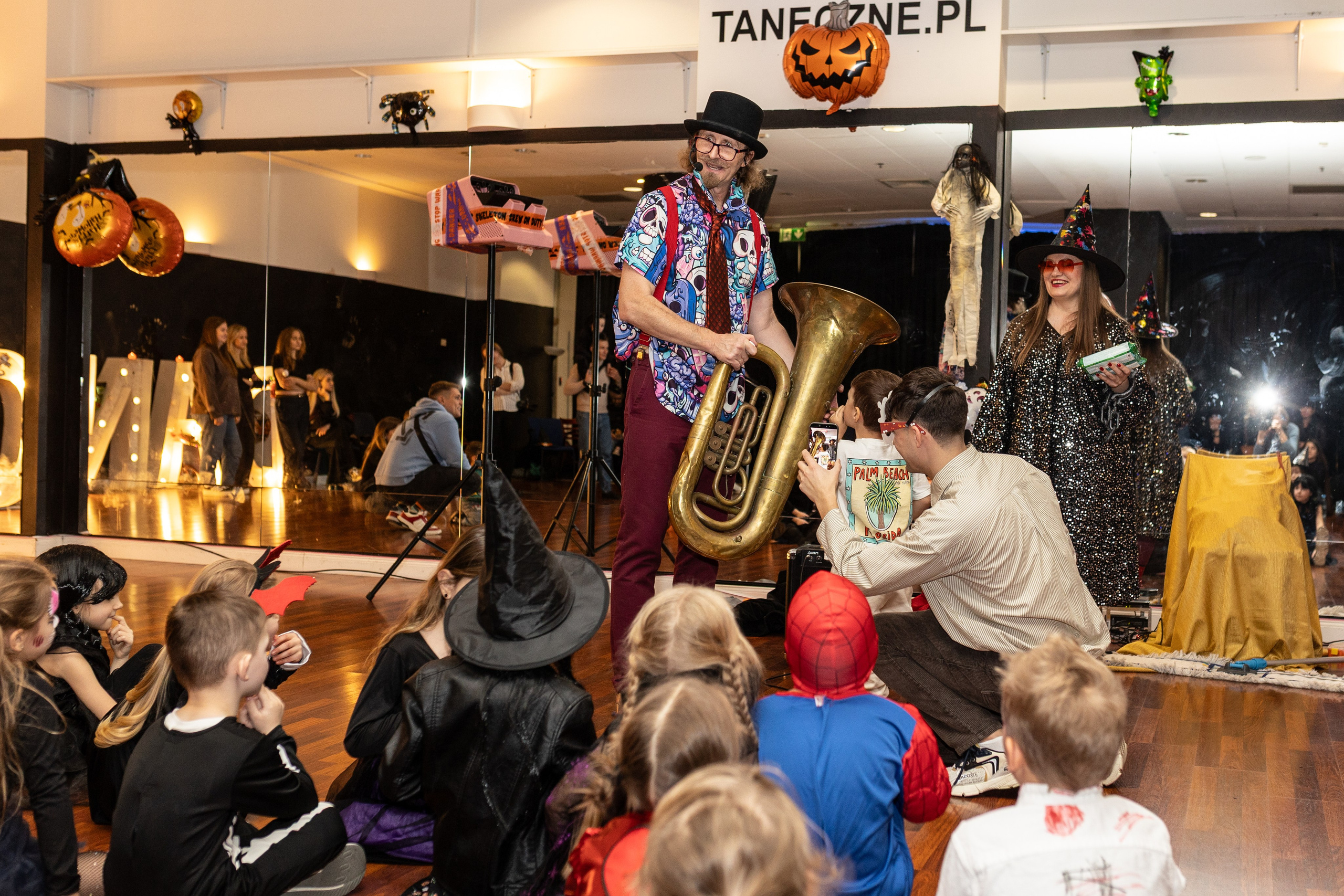 Leo dance studio Helloween 2025. Семейный и детский фотограф в Варшаве Мила Бобровская