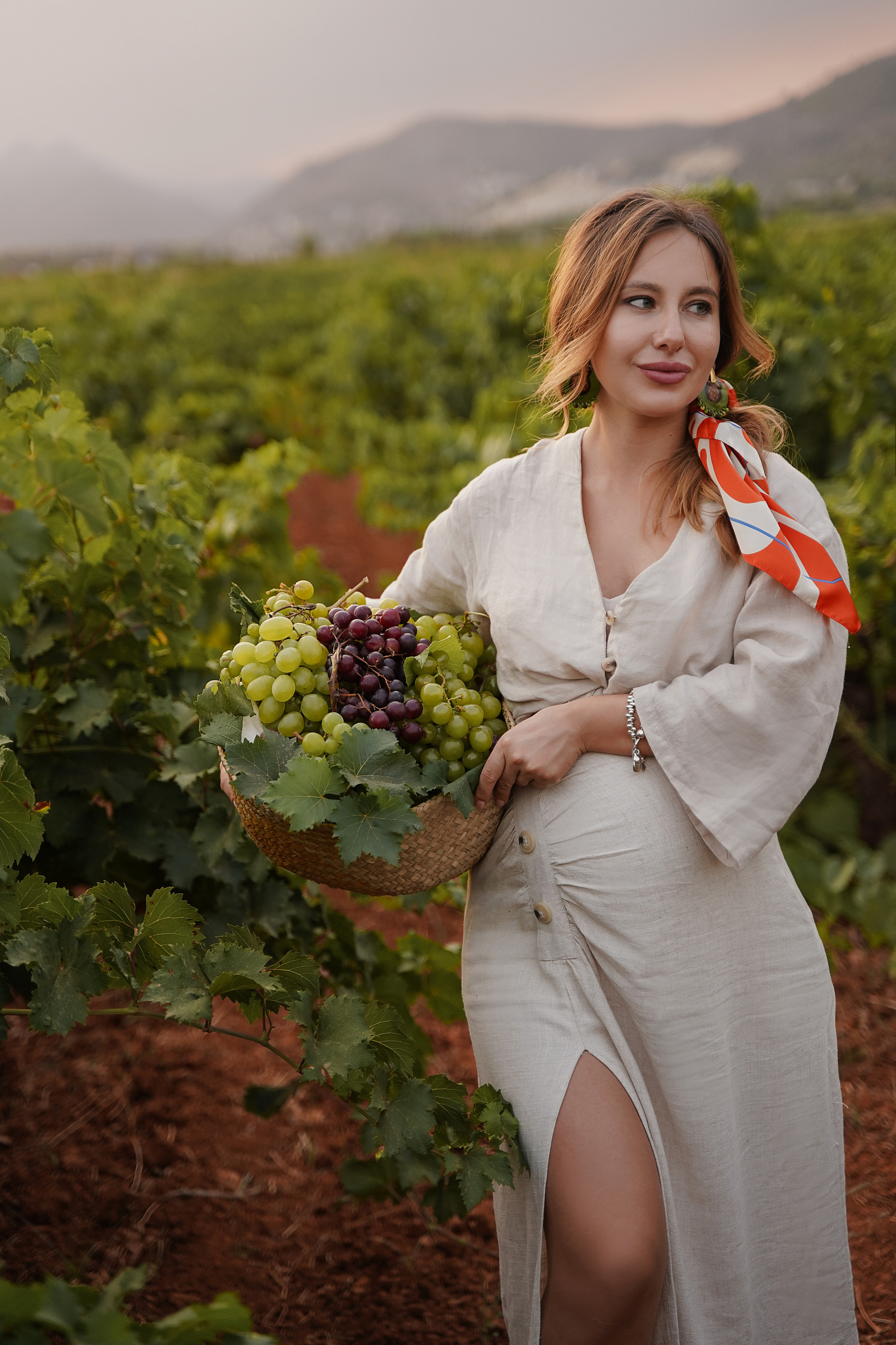 Sesiones individuales en viñedos. Fotografo familiar, bodas, reportaje Diana Memetova Alicante, Benidorm