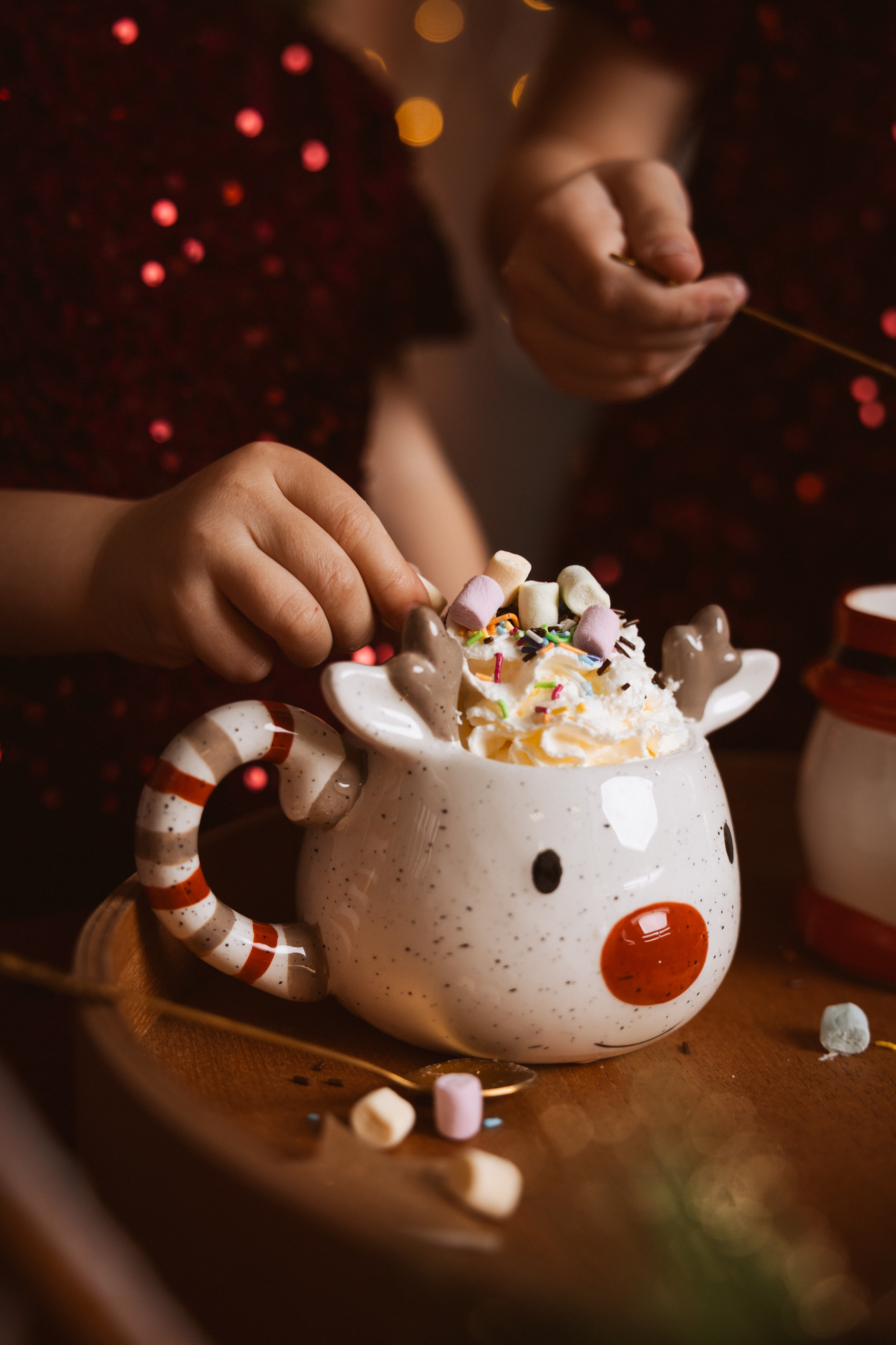 Dětské vánoční focení Hot Chocolate Experience v Písku – příprava horkého kakaa