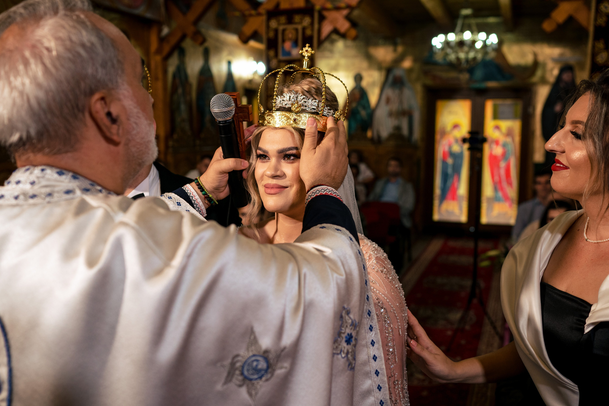 Andreea, Damian si Aris. Acasă