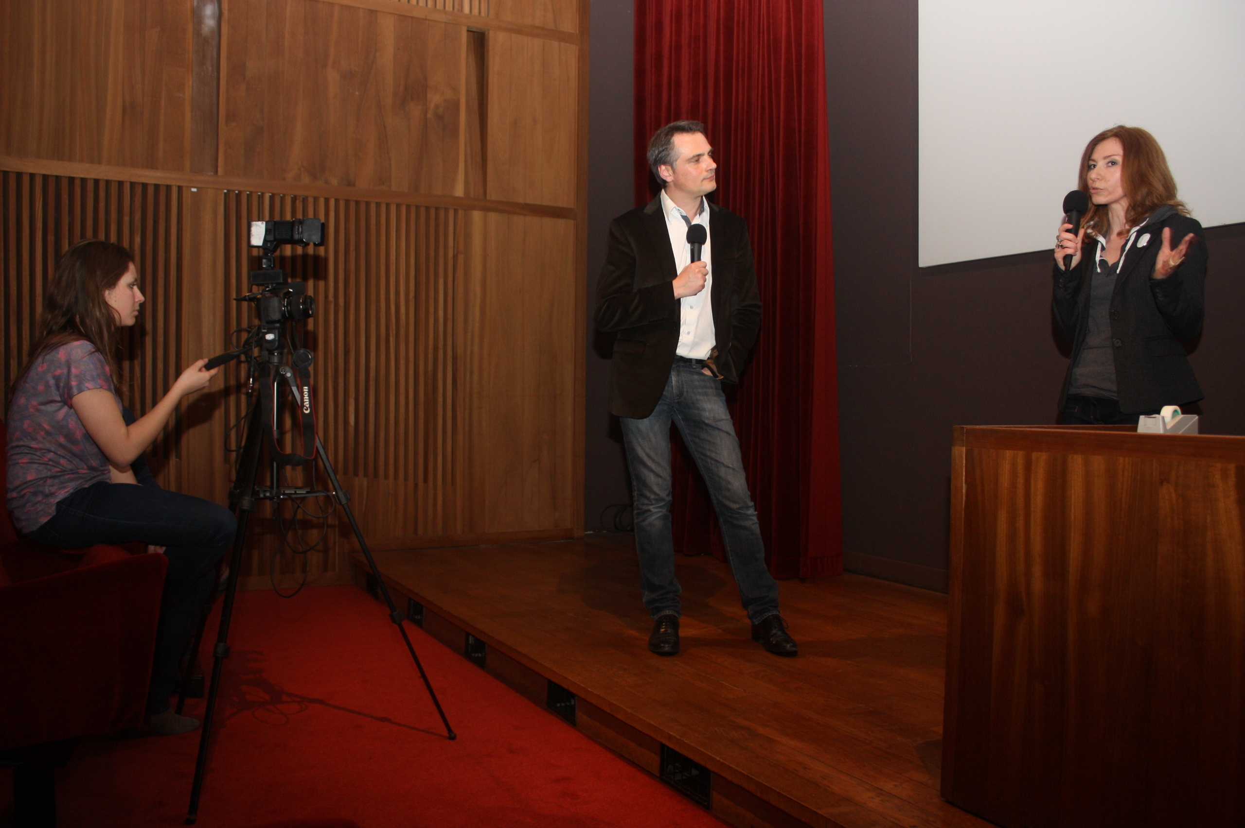 BIO, CRITIQUE ET CONTACT. Natalia Bogdanovska. Films et photographie corporate en France