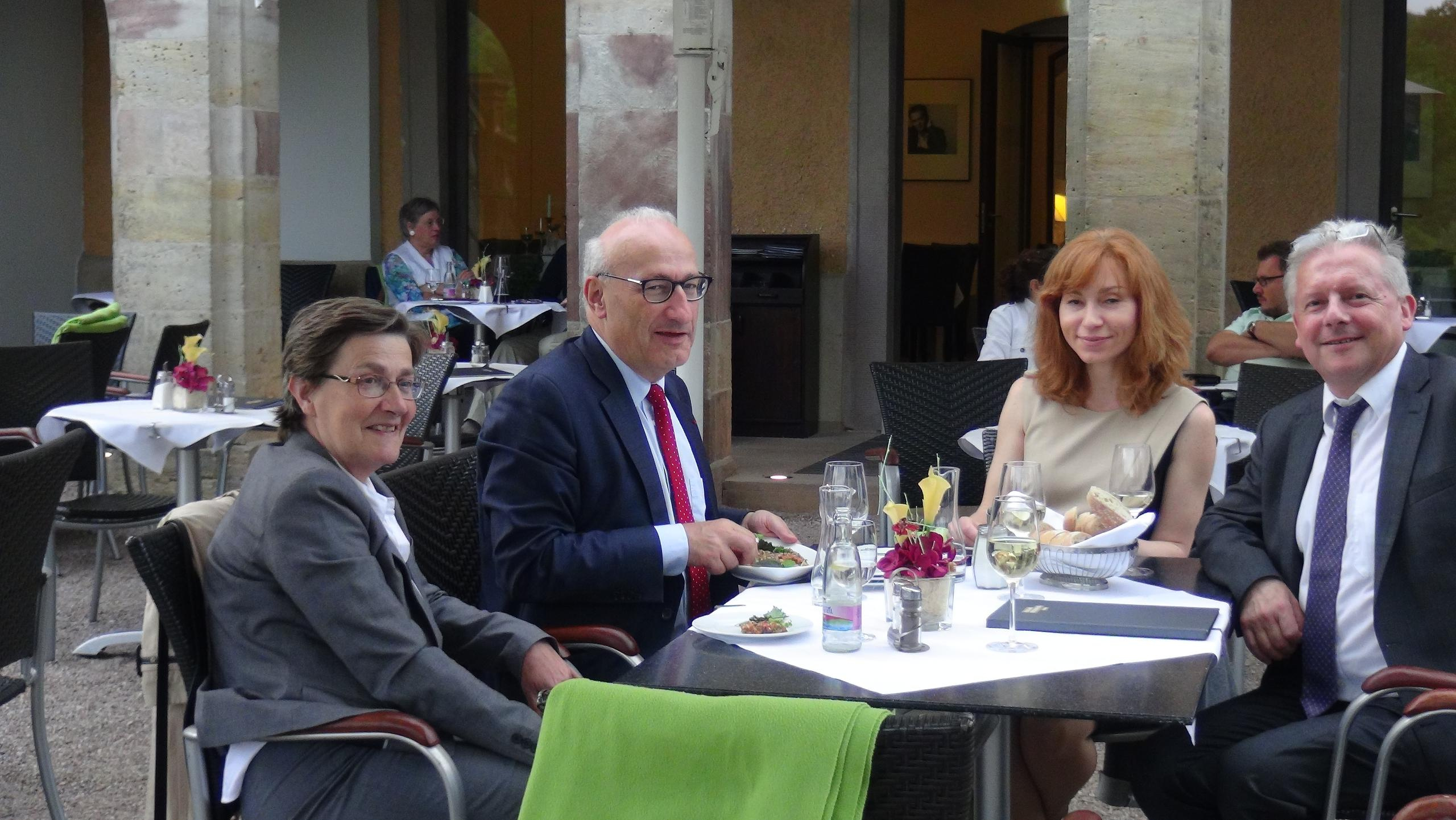 BIO, CRITIQUE ET CONTACT. Natalia Bogdanovska. Films et photographie corporate en France