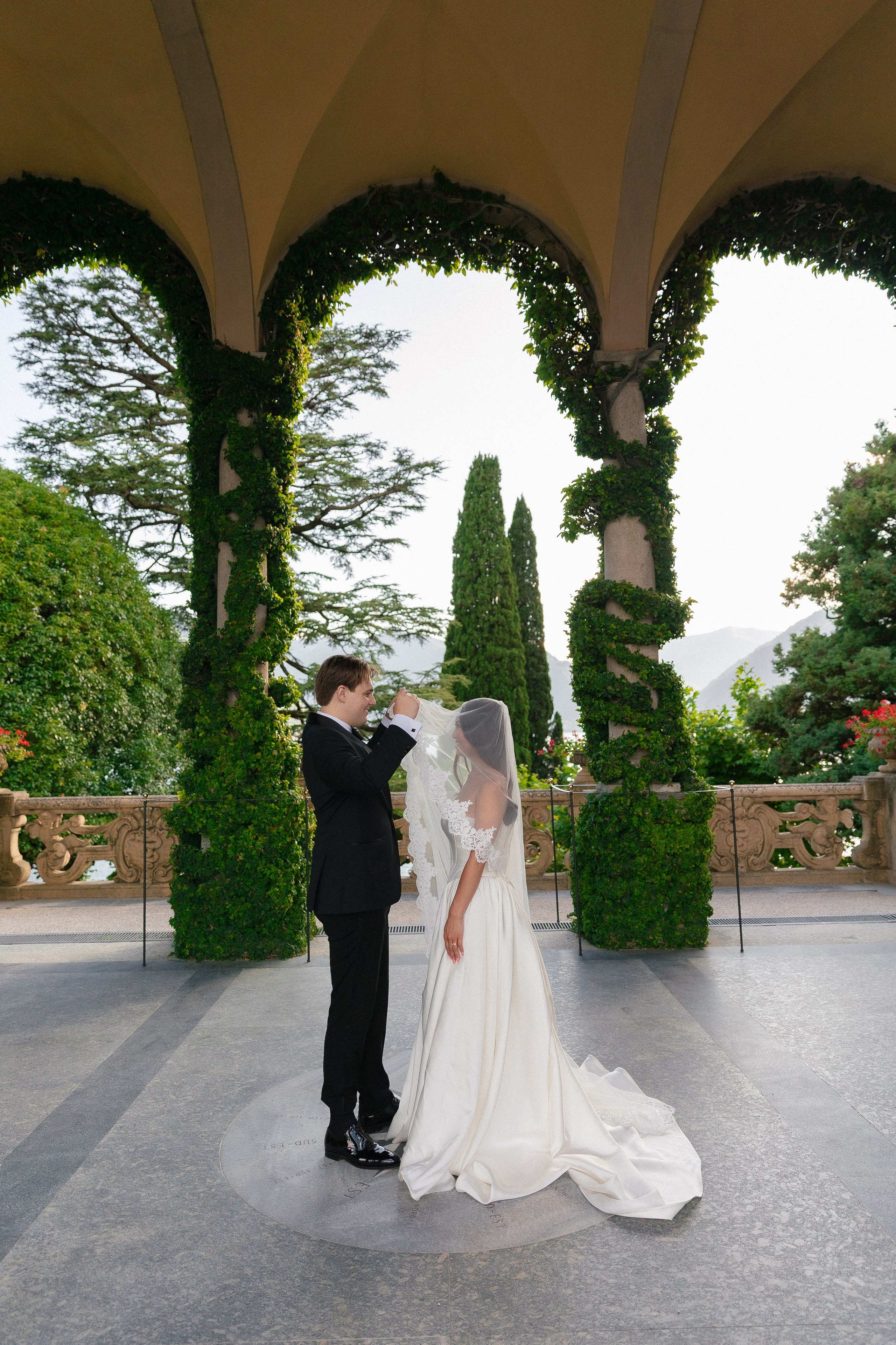 Lily & Zach, Villa del Balbianello. Photographer in Italy Anna Linnik