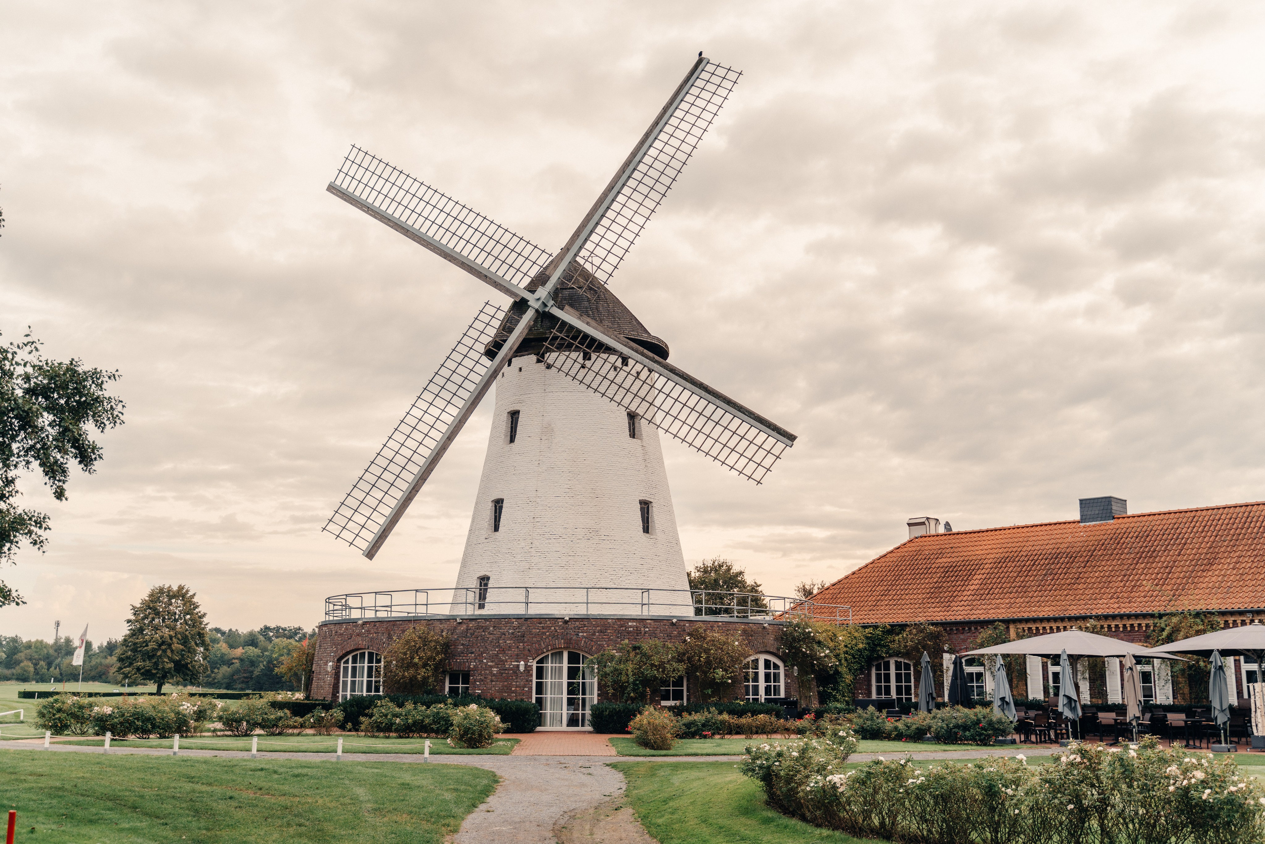 D & M im Restaurant Elfrather Mühle. Hochzeitsfotograf für Moers, Niederrhein, Düsseldorf, NRW und Deutschland