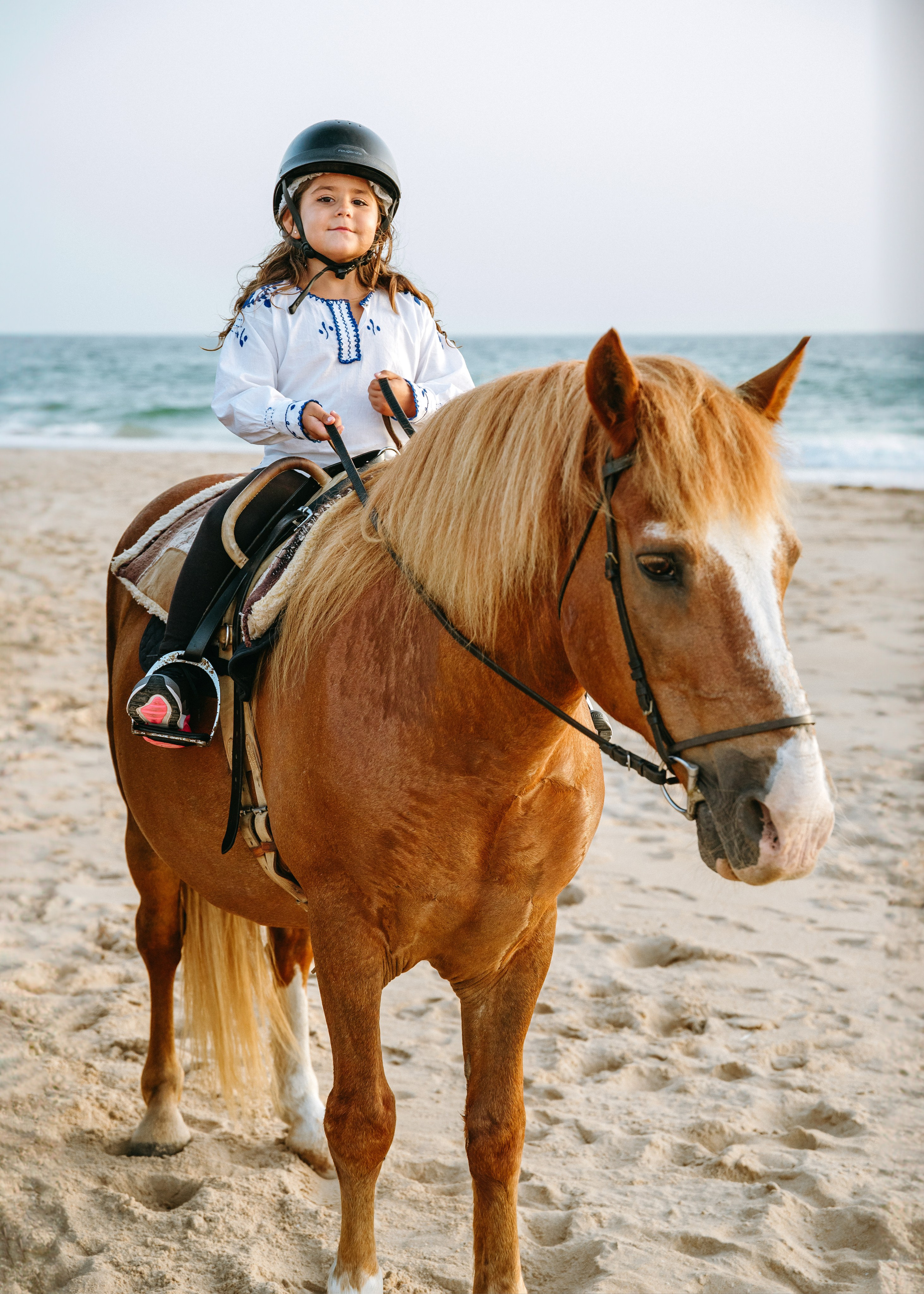 Marlene & Tiago com filhos. Passeios a Cavalo na Praia Peniche | Eco Salgados Agroturismo