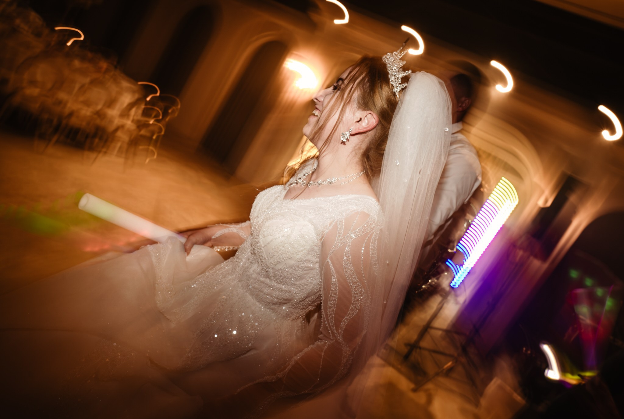 Fotograf profesionist de nuntă. Cu o abordare creativă și tehnici unice, spunem povestea voastră prin imagini pline de iubire și naturalețe. Descoperă arta fotografiei de nuntă . Fotograf Iasi, fotograf de nunta Suceava. Fotografii de nuntă. Pachet fotografii de nuntă. Fotograf Iasi, fotograf Suceava, fotograf Botosani, fotograf Romania. Servicii foto nuntă. Servicii foto-video.