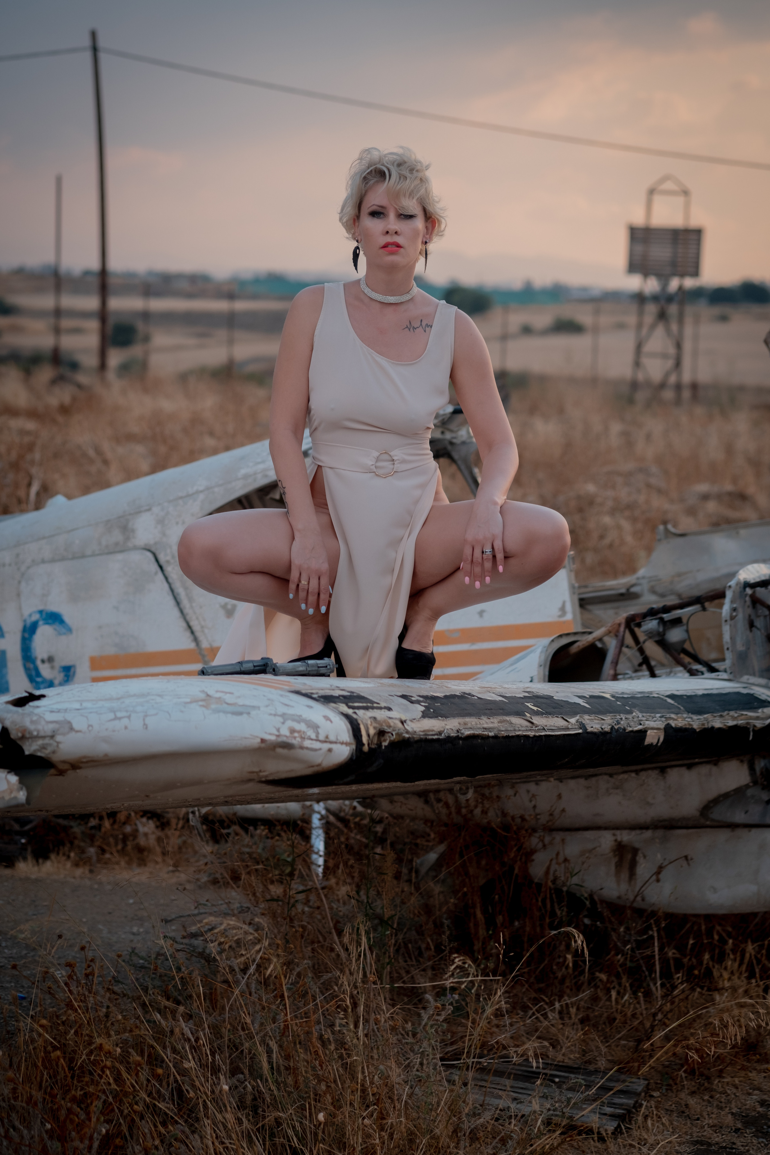 Girls and wreck plane. Photographer in Cyprus Lena Kirilishina