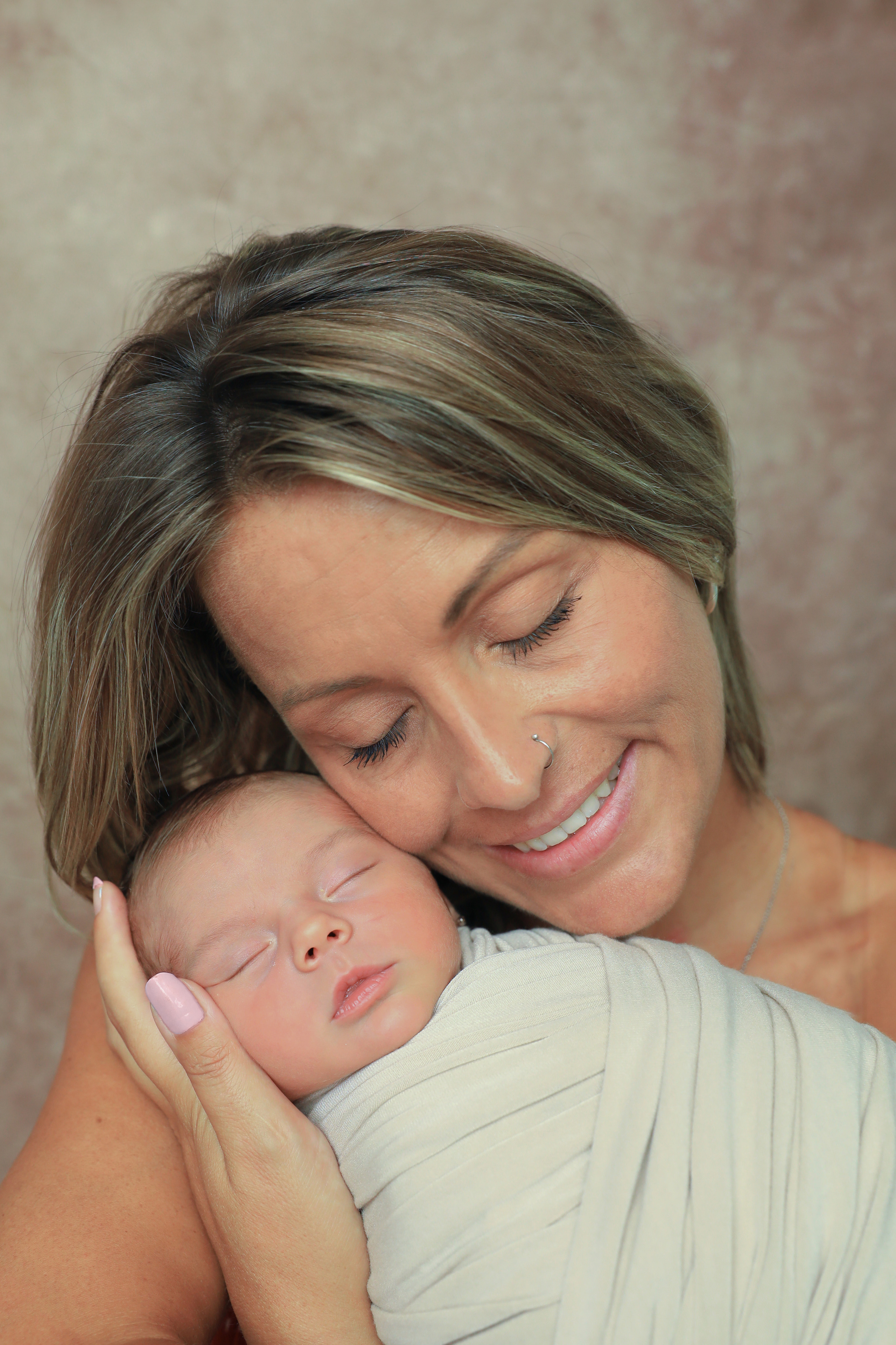 Newborn * Recién Nacidos. Fotografía de Eventos, Embarazo y Familiar en Pirineos