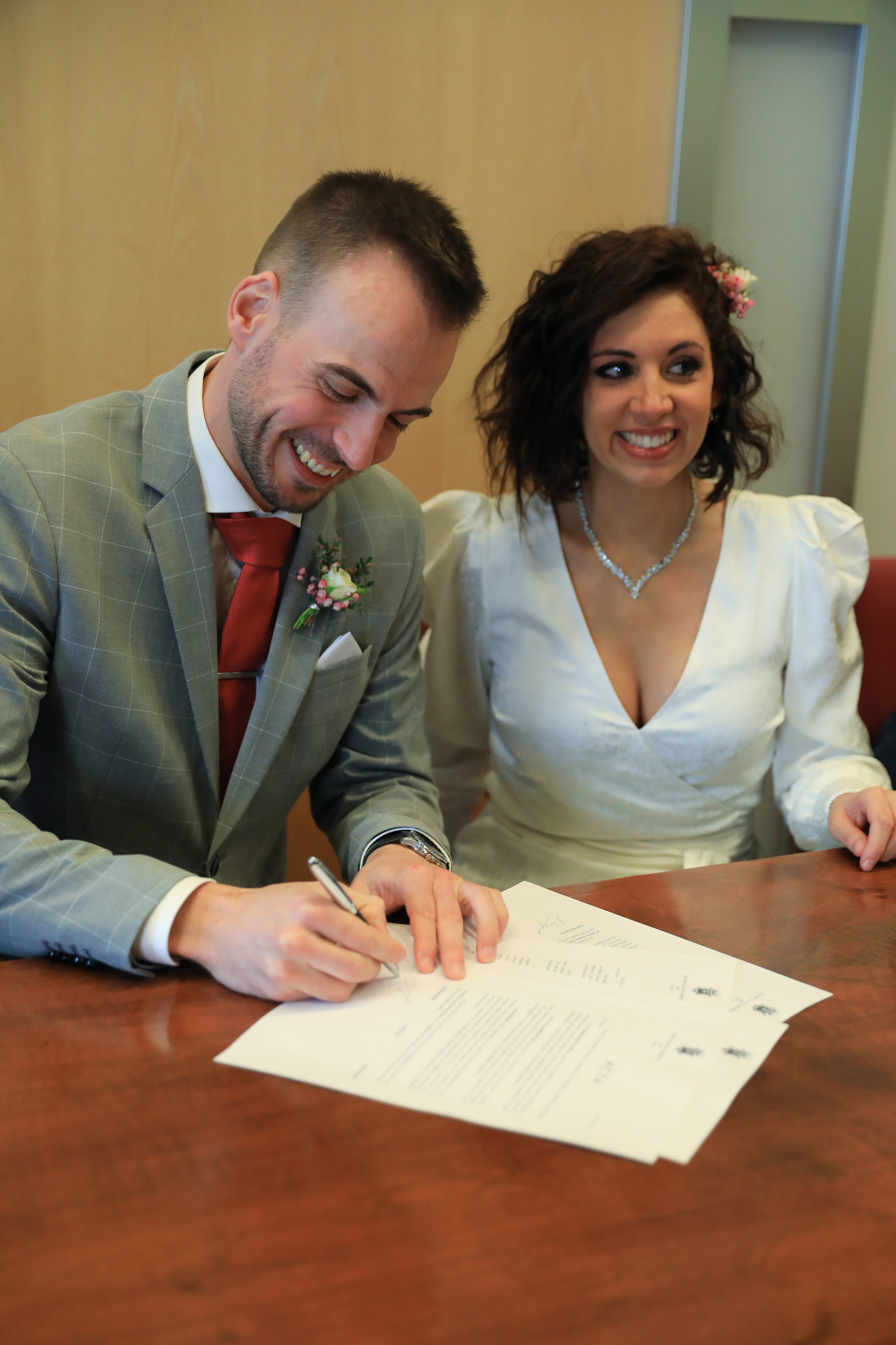 «A tan sólo una firma». Fotografía de Eventos, Embarazo y Familiar en Pirineos