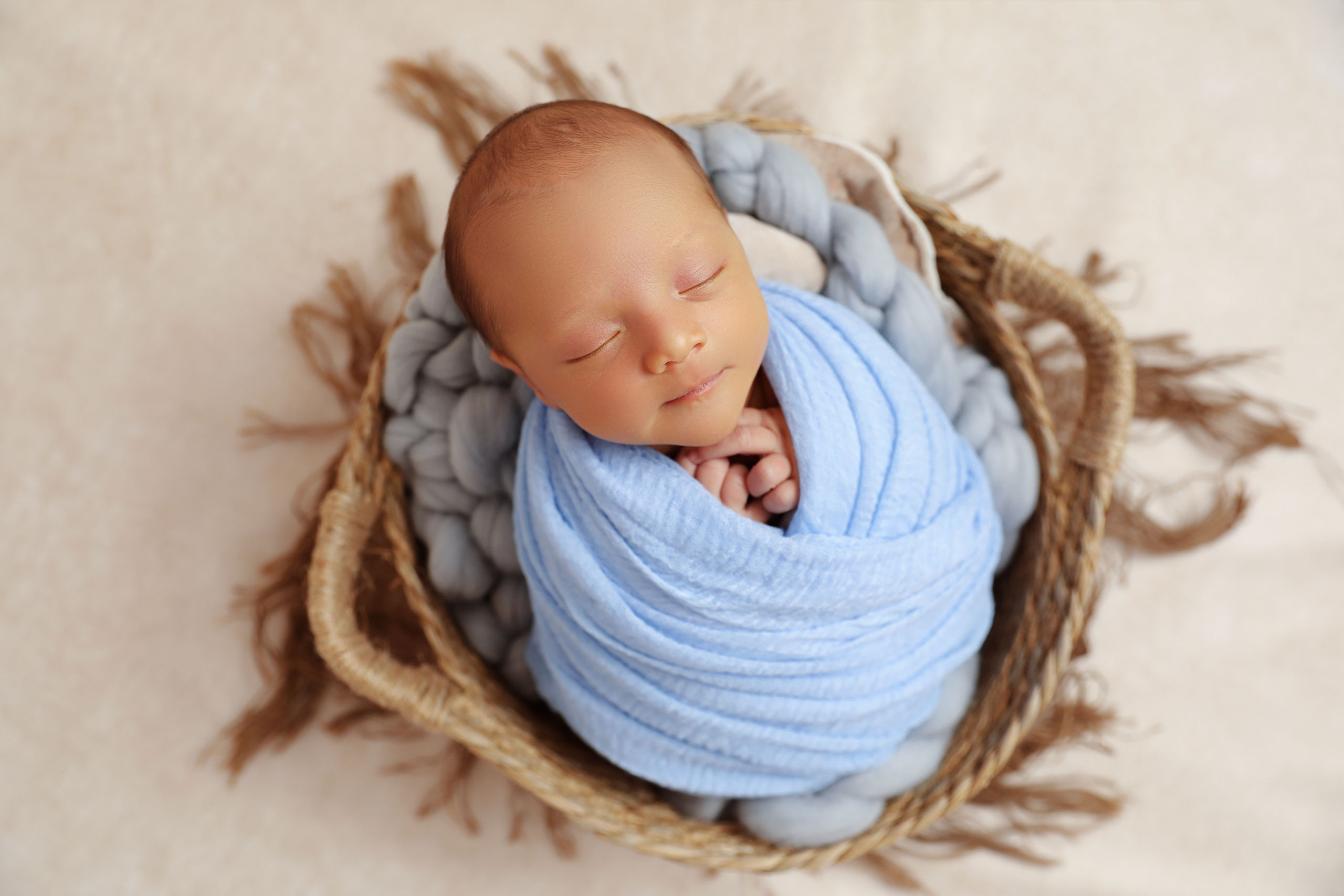 Newborn * Recién Nacidos. Fotografía de Eventos, Embarazo y Familiar en Pirineos