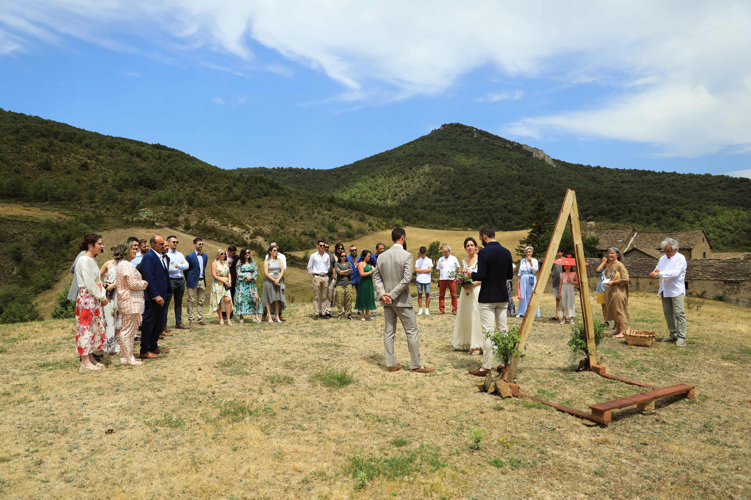 «Alto en la montaña, contigo». Fotografía de Eventos, Embarazo y Familiar en Pirineos