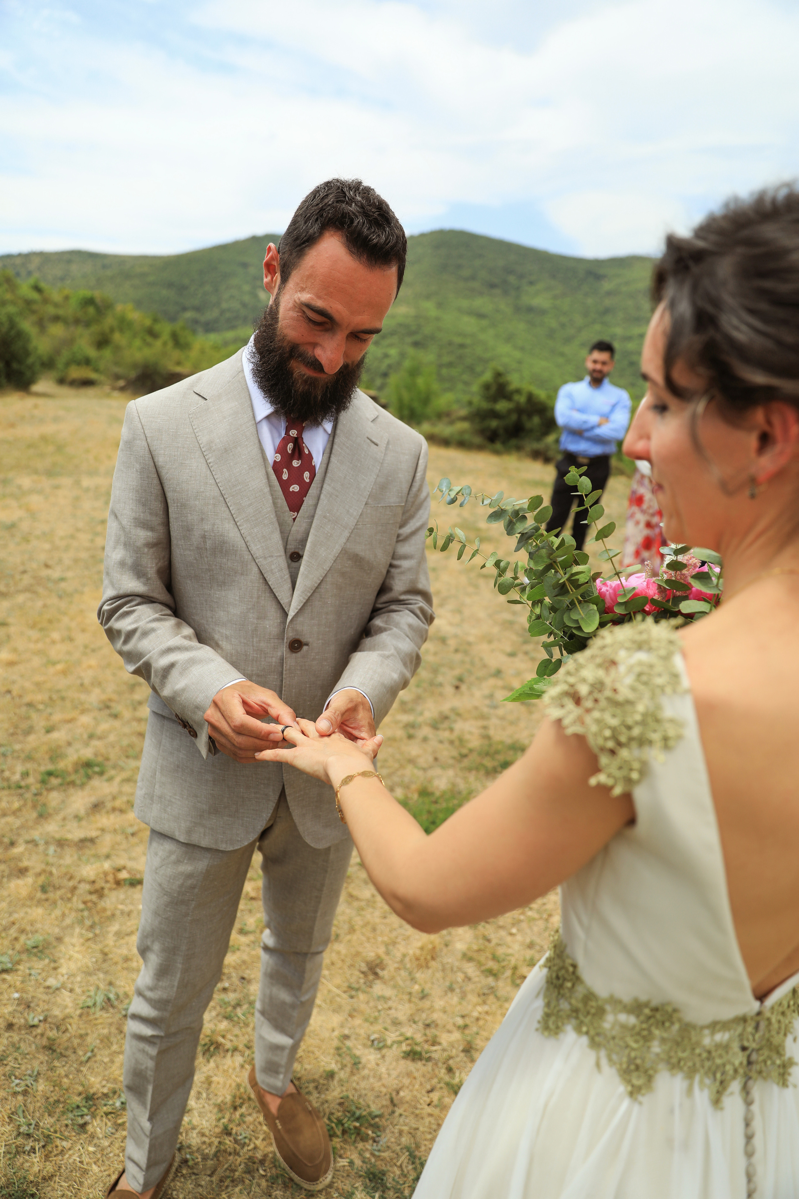 «Alto en la montaña, contigo». Fotografía de Eventos, Embarazo y Familiar en Pirineos