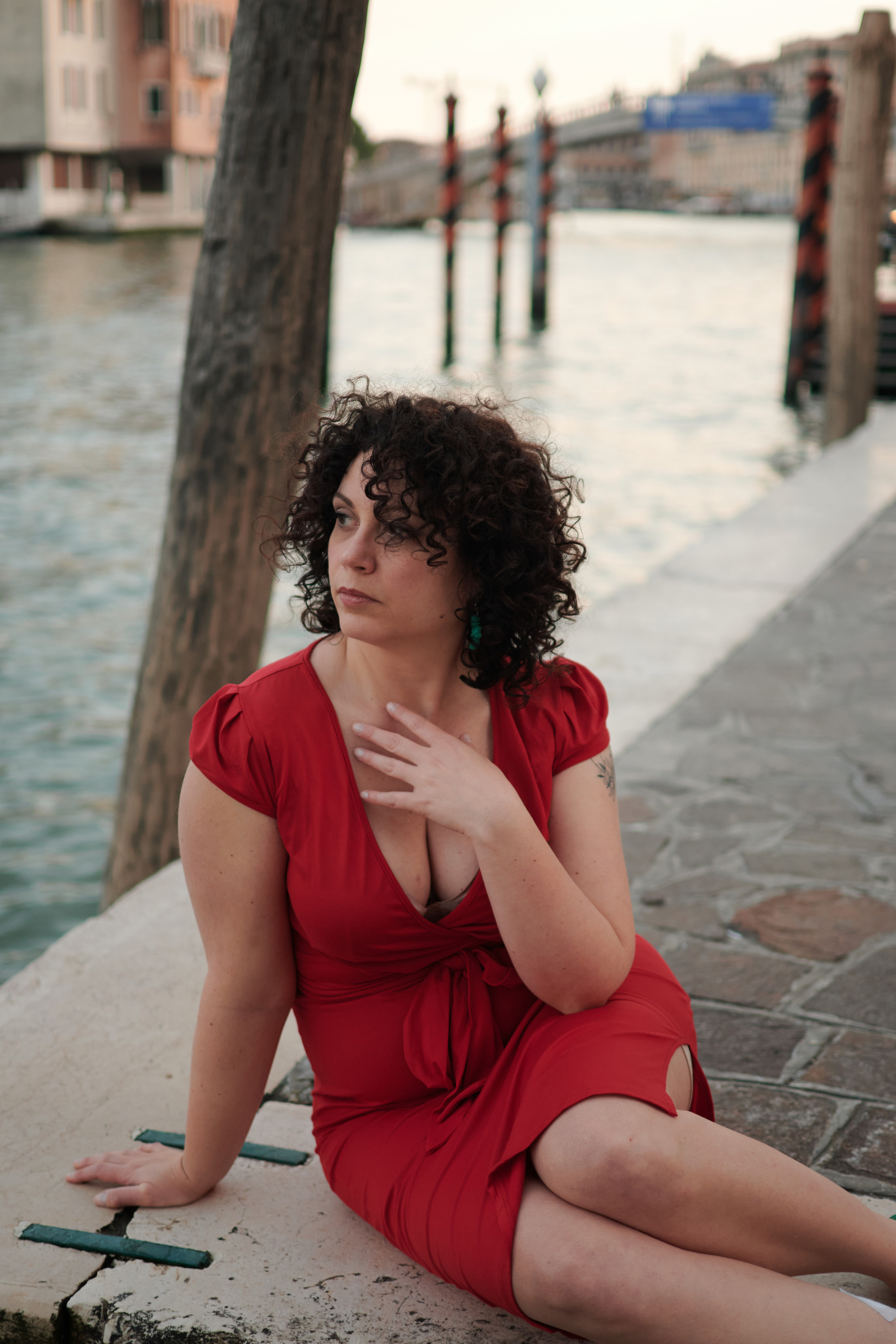 Atmospheric photoshoot in Venice with italian girl with red dress. Photographer in Venice, Italy. Yana Zotova