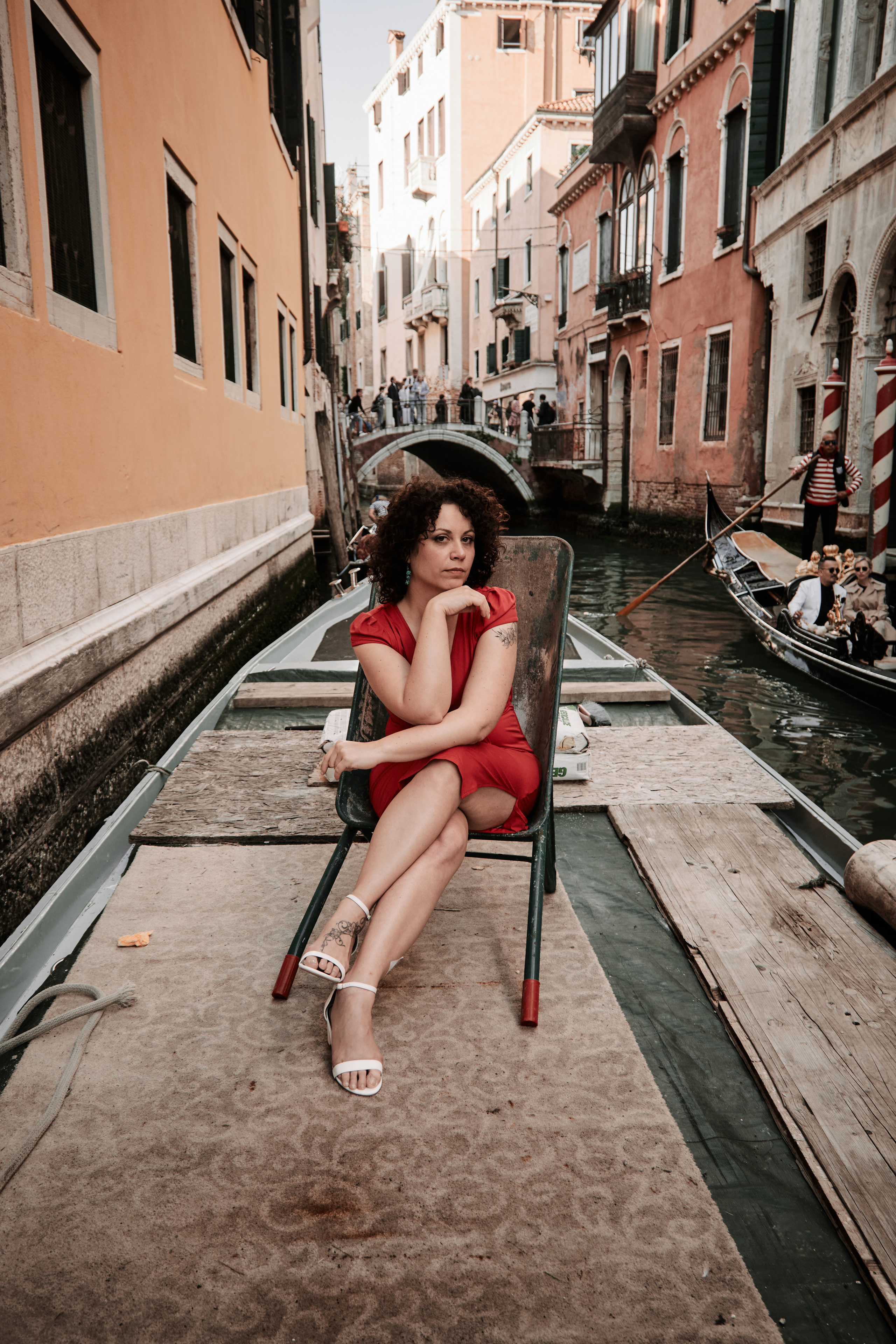 Atmospheric photoshoot in Venice with italian girl with red dress. Photographer in Venice, Italy. Yana Zotova