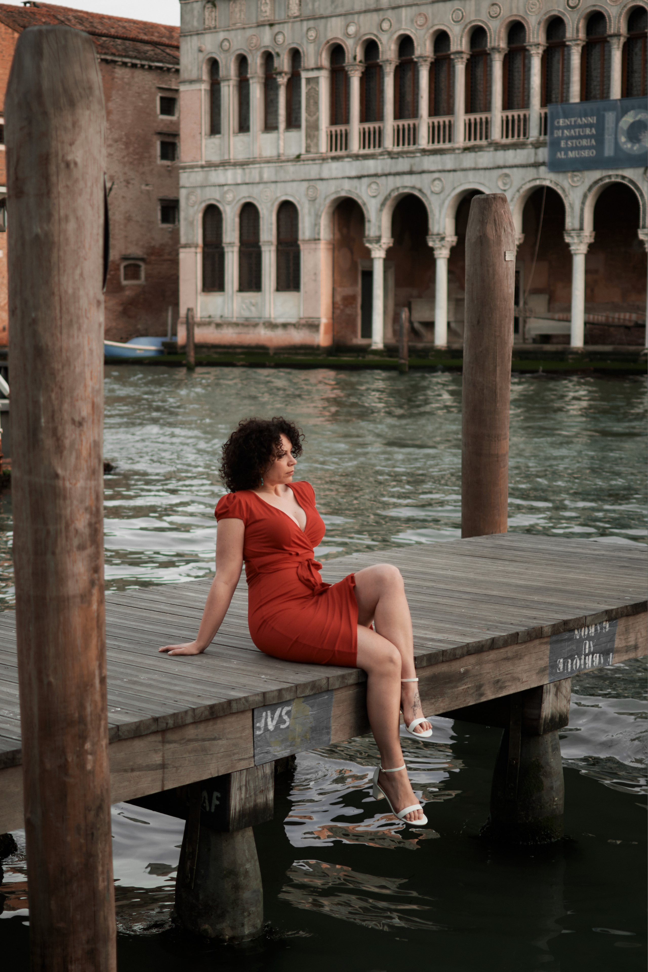 Atmospheric photoshoot in Venice with italian girl with red dress. Photographer in Venice, Italy. Yana Zotova