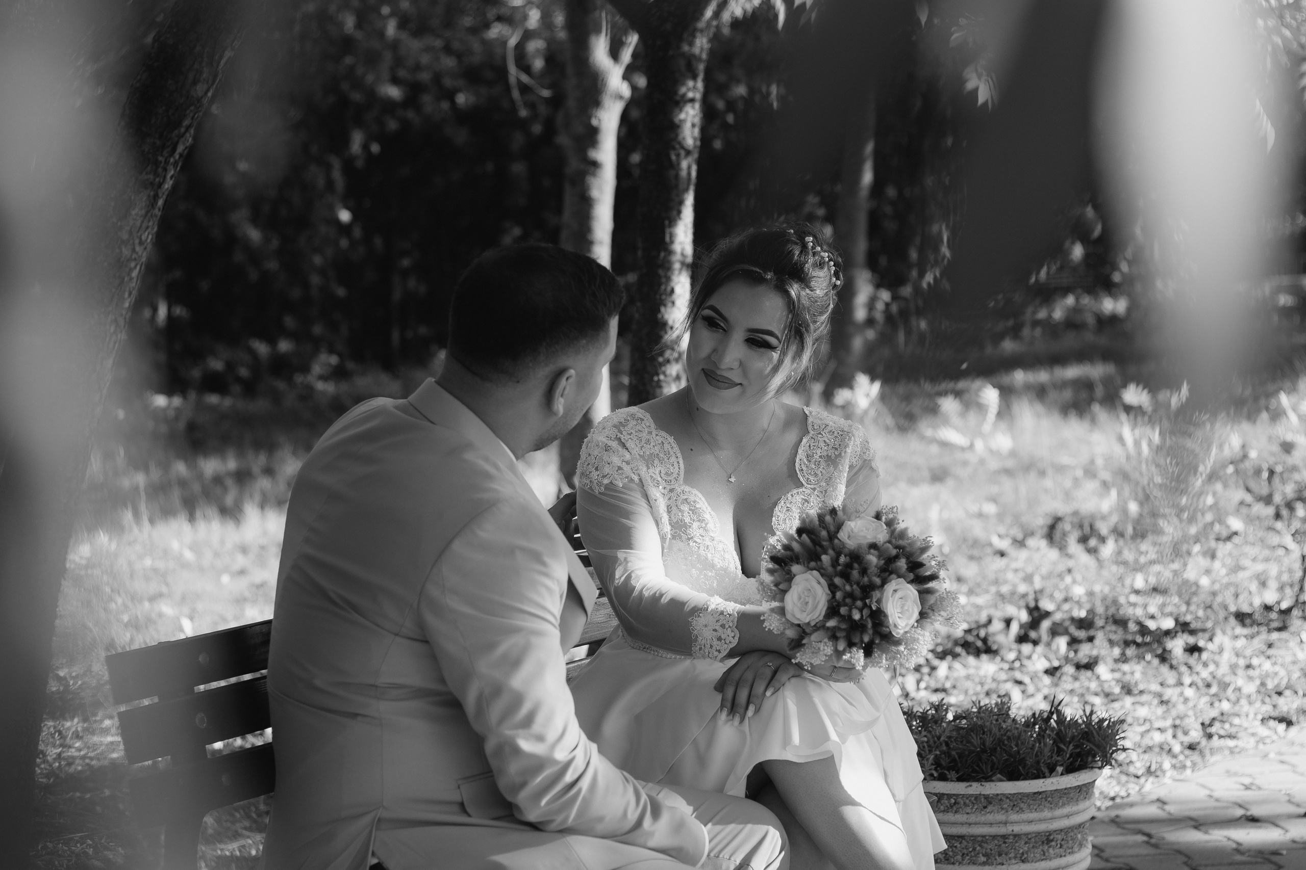 Ramona & Sebi. Fotograf si videograf — evenimente si studio