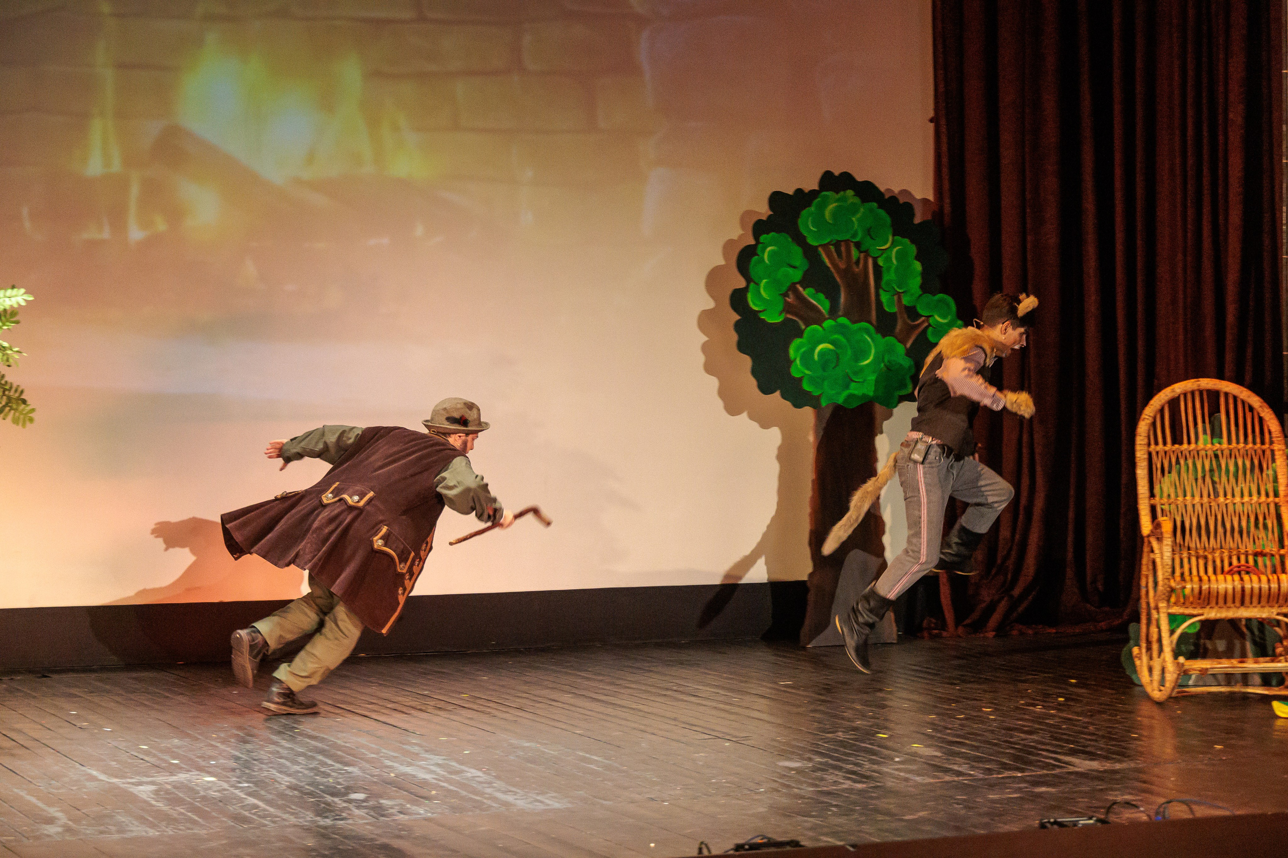 Povestea Scufita Rosie. Clounella. ✔️ Servicii foto si video in Chisinau Moldova - Cinematic.md