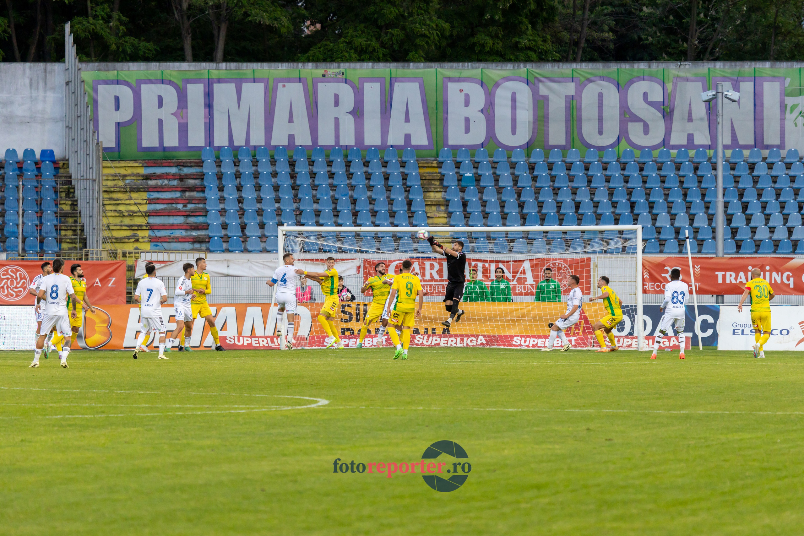 Galerie Foto: FC Botoșani vs. CS Mioveni - Pe 17 mai 2024, am fost martorii unei partide incredibile între FC Botoșani și CS Mioveni, în prima manșă a barajului pentru evitarea retrogradării. În fața unui stadion plin de emoție și speranță, echipa noastră a obținut o victorie importantă, cu un gol marcat de Aldair în minutul 93. 💪 *FC Botoșani 1-0 CS Mioveni*⚽️ Urmăriți momentele cheie ale meciului și bucuria suporterilor în această galerie foto! Pregătiți-vă pentru meciul de retur de pe 24 mai, când vom lupta din nou pentru a rămâne în prima ligă.#FCBotoșani #CSMioveni #BarajRetrogradare #ForzaBotoșani 