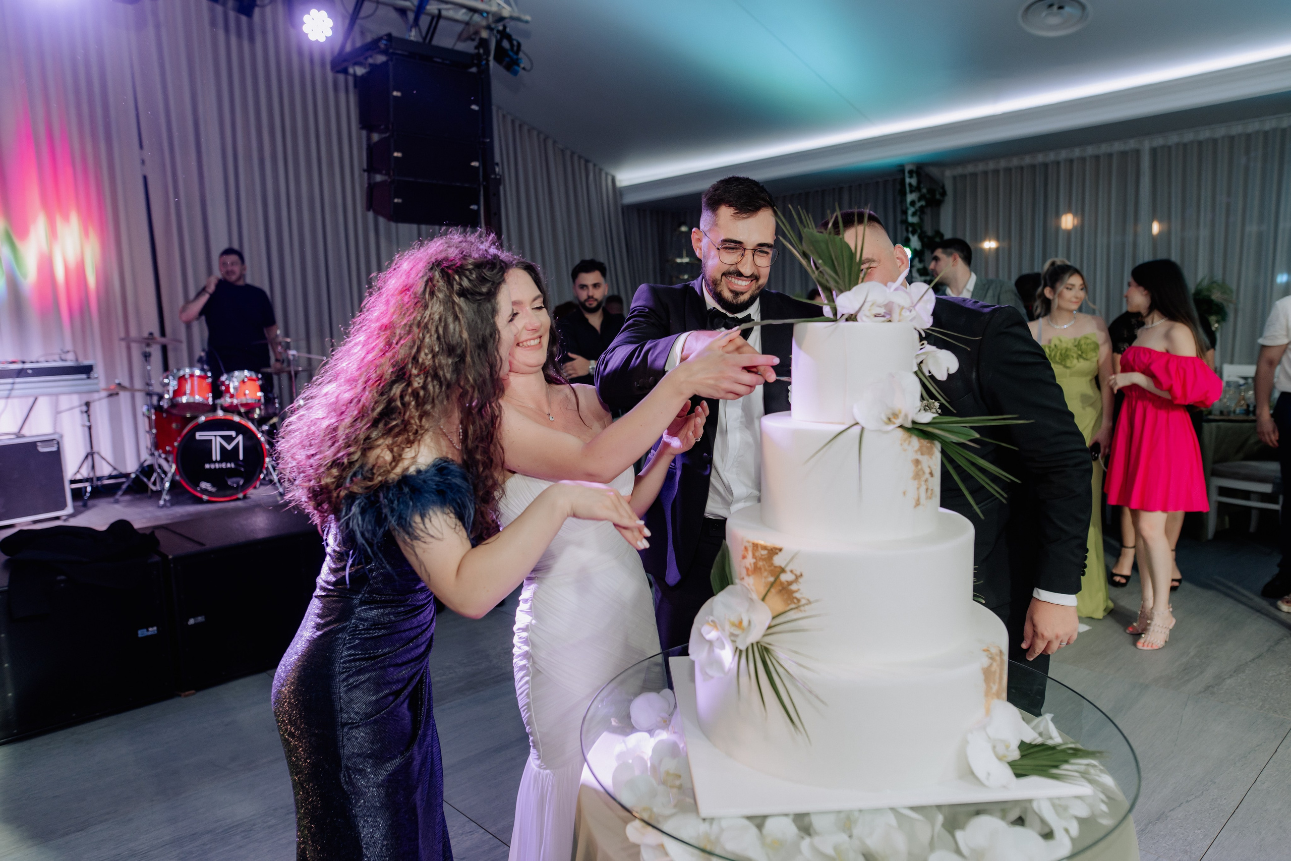 Cununie civila in aer liber , artificii de zi colorate , decor nunta , nunta la Hotel Traian. Proud Vision Weddings | Wedding Photography & Film — Servicii profesionale Foto Video Nunta Iasi