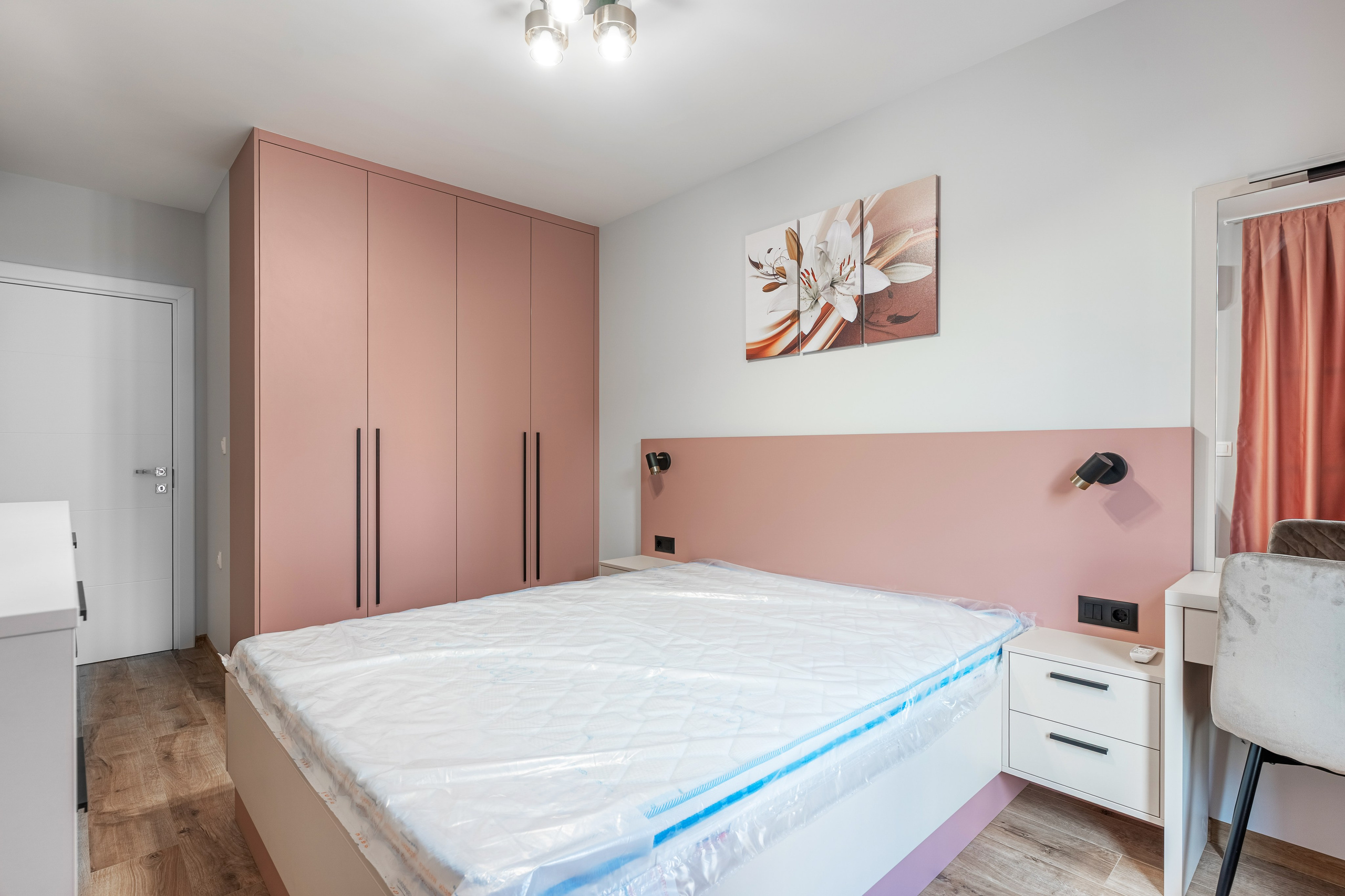 Поръчково обзавеждане на апартамент. Професионален фотограф в Пловдив и областта