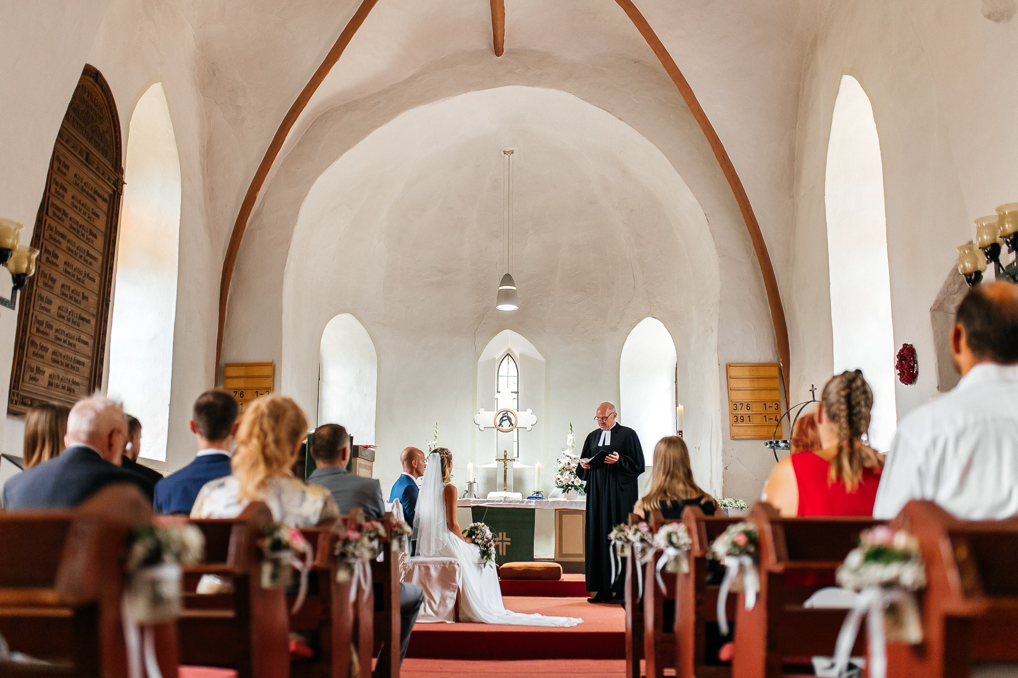 Susanne & Marco | Intime Trauung in der idyllischen Dorfkirche von Hönow. Hochzeitsfotografie in Berlin Nataliia Schütze