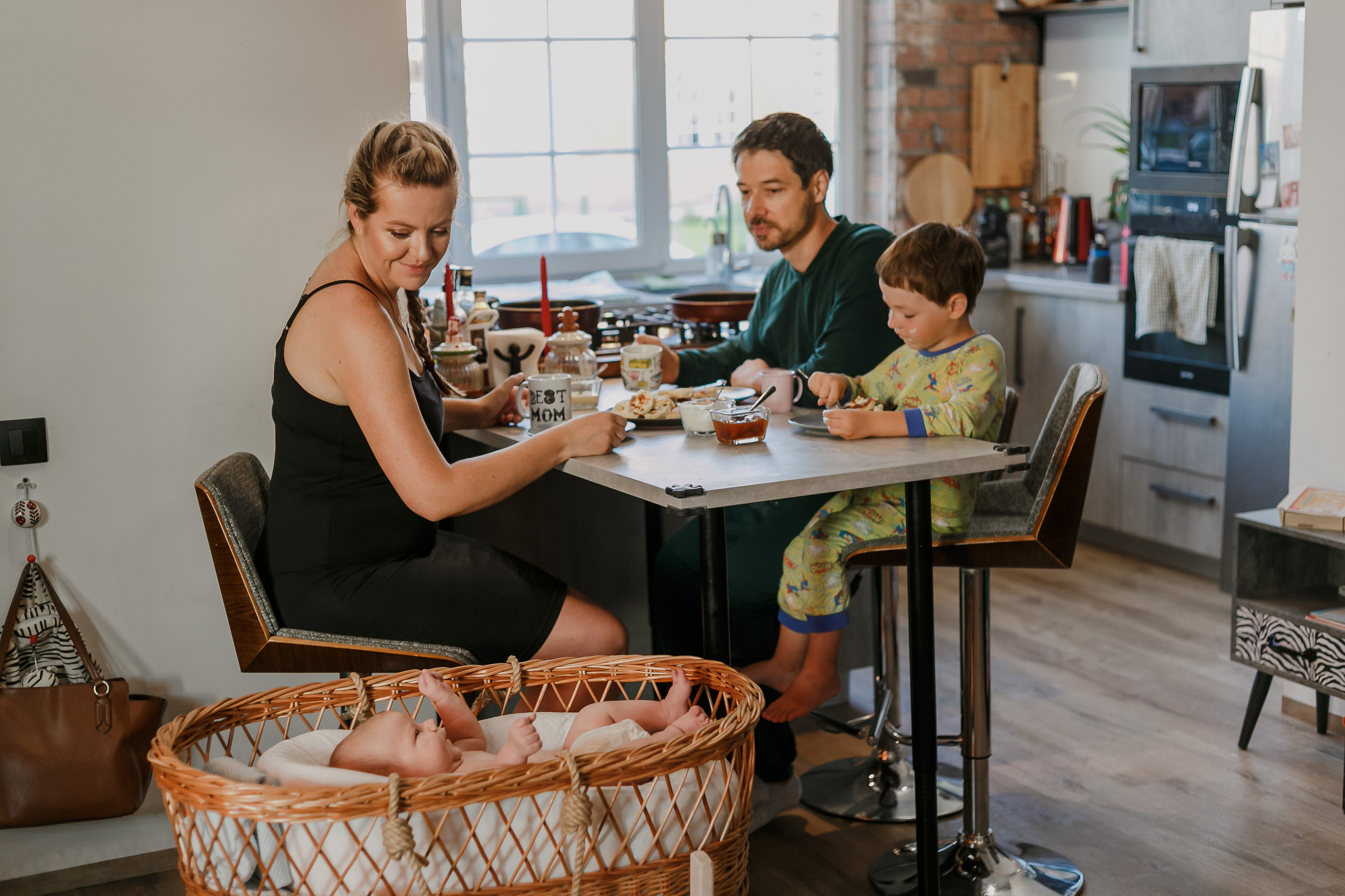Fotos de una familia numerosa temprano en la mañana. Fotógrafo de retrato, familia y reportajes en Valencia | España | Europa Vitalii Lumier
