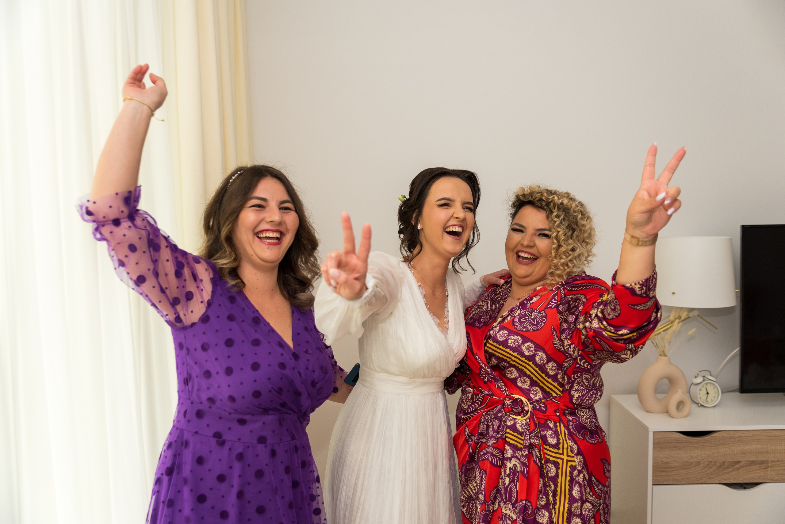 Sedinta foto acasa, fotografii de nunta, fotograf de nunta bucuresti, fotografii nunta acasa, pozing mireasa, obiceiuri, fotografie profesionala nunta