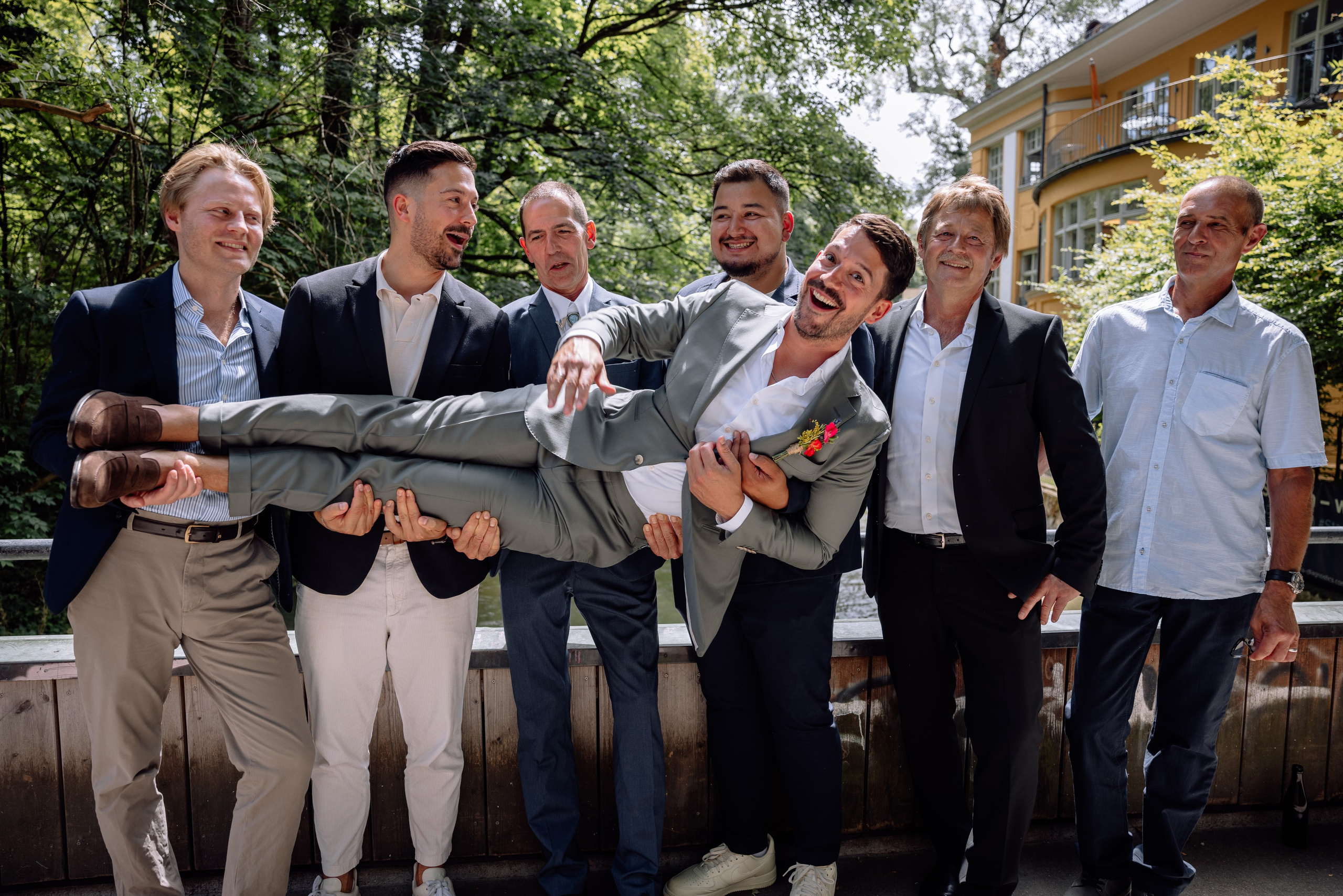 Sommerliche Hochzeitsfotos im Standesamt Mandlstraße & Schwabing. Hochzeitsfotograf München Taufe Familienfotograf Tanja Mauke