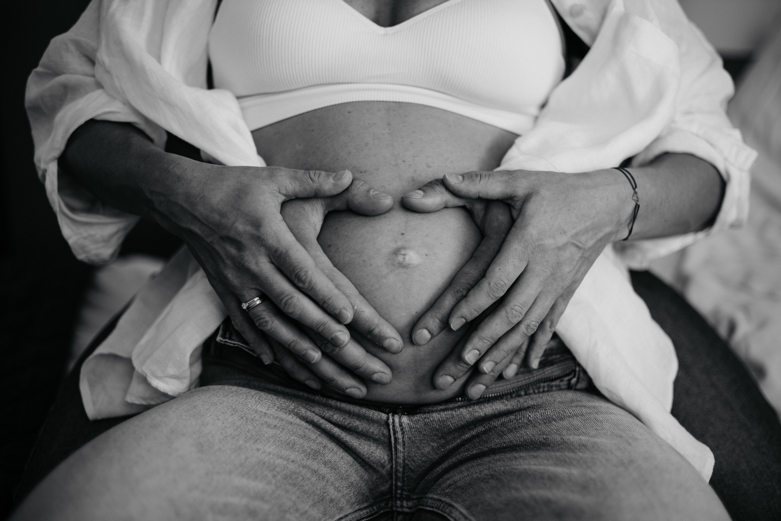 Pełna emocji fotografia sesja ciążowa lifestyle | Natalia Malinowska Fotografia | Augustów Warszawa. Natalia Malinowska Fotografia | Fotograf ślubny i rodzinny Augustów Warszawa