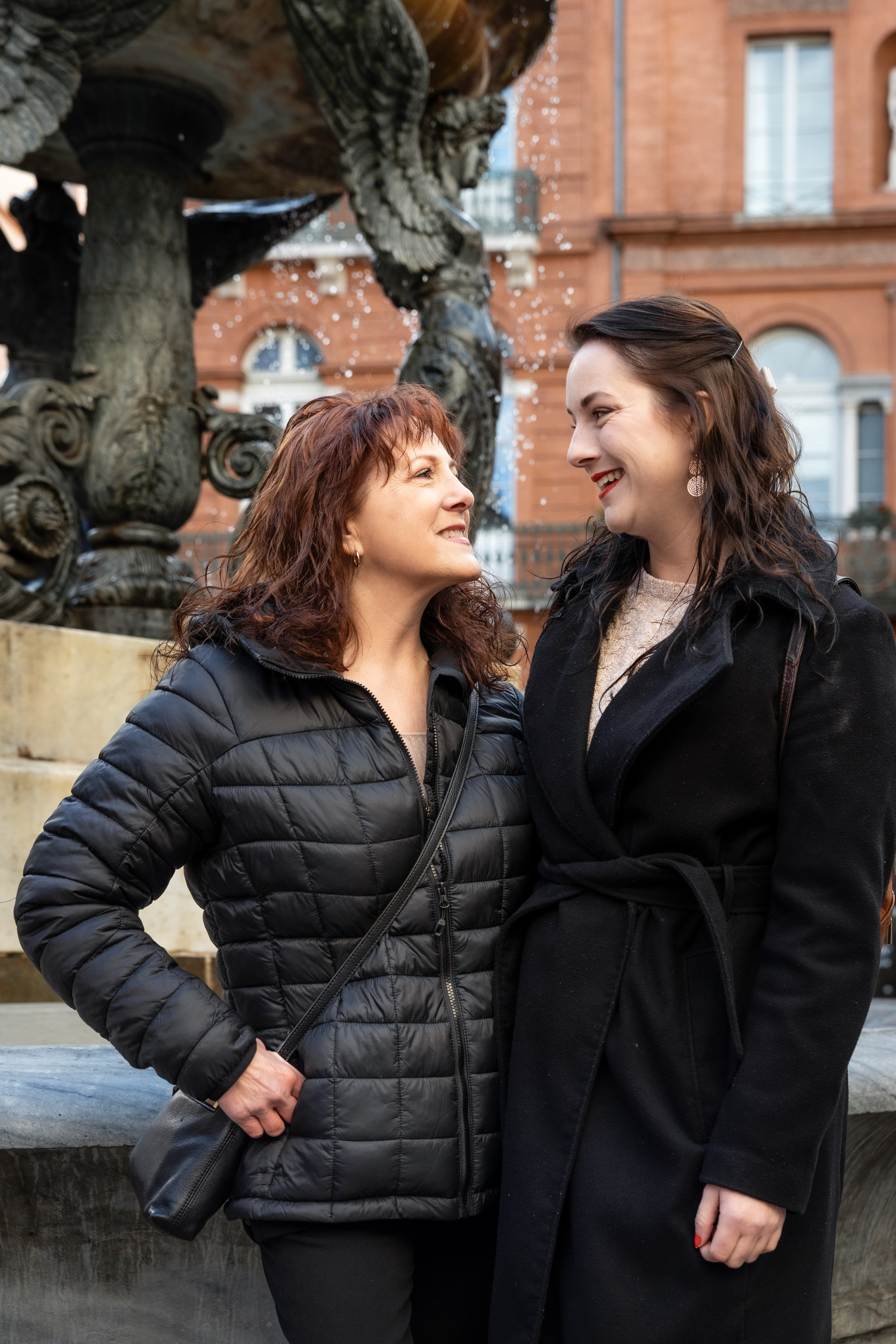Séance photo de famille dans le centre-ville de Toulouse pour Cara’s Family. Eugénie Smirnova — Photographe à Toulouse et dans le Sud-Ouest