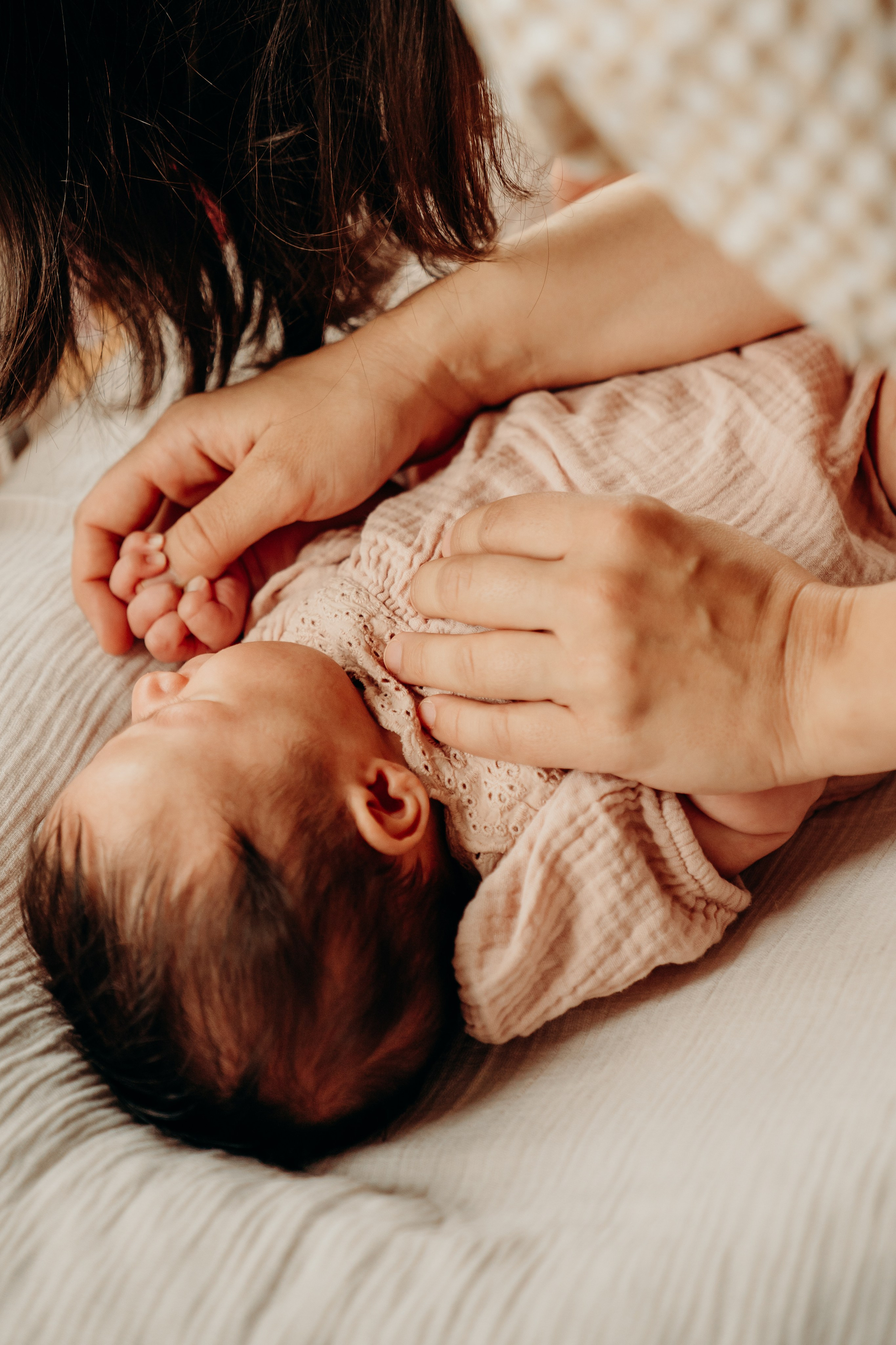 Newborn photoshoot wardrobe ideas. Newcastle Upon Tyne Photographer Yana Balatskaya