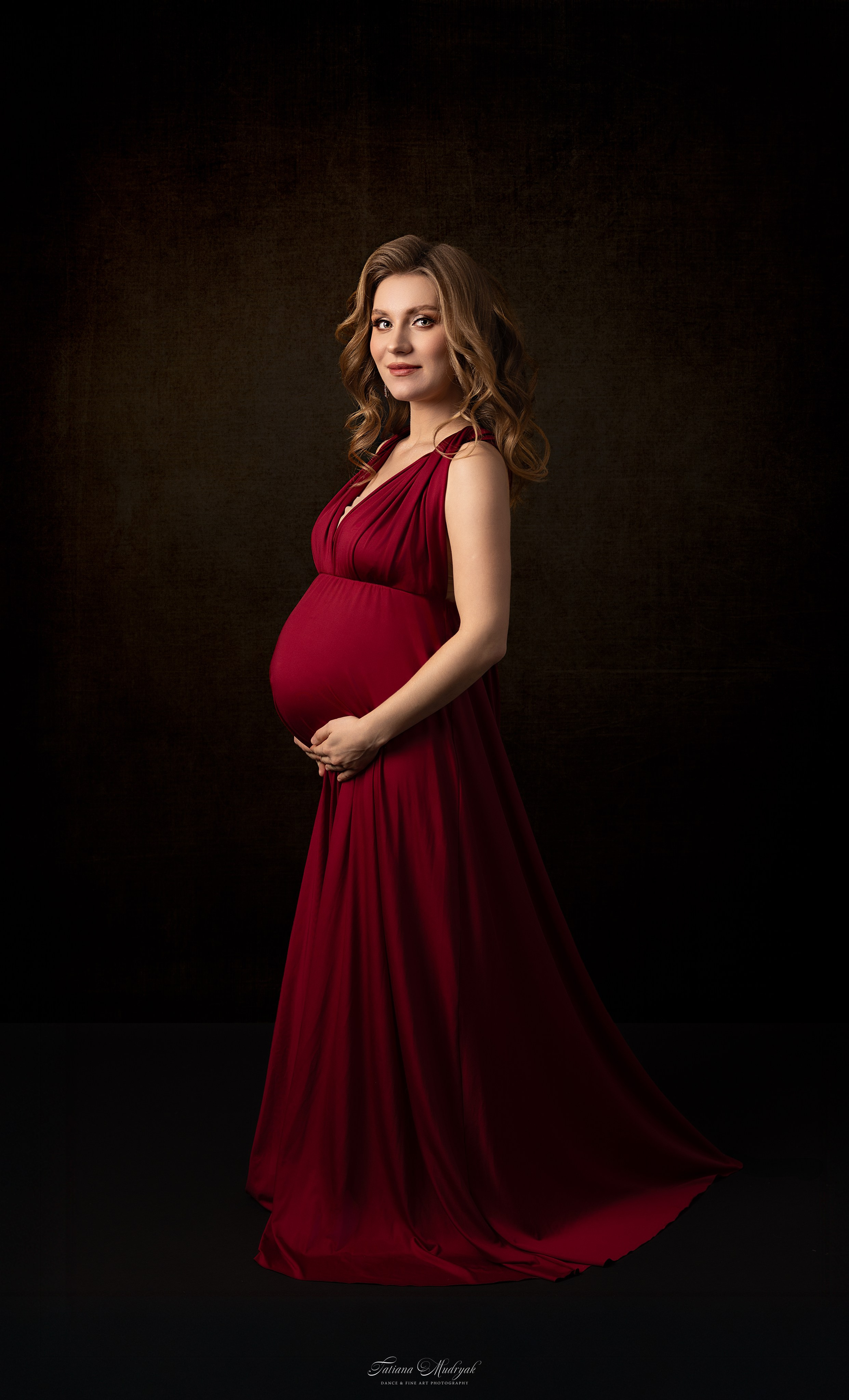 Maternity Photoshoot in Dresden — Studio & Outdoor. Family & Maternity Photographer in Dresden Tatiana Mudryak