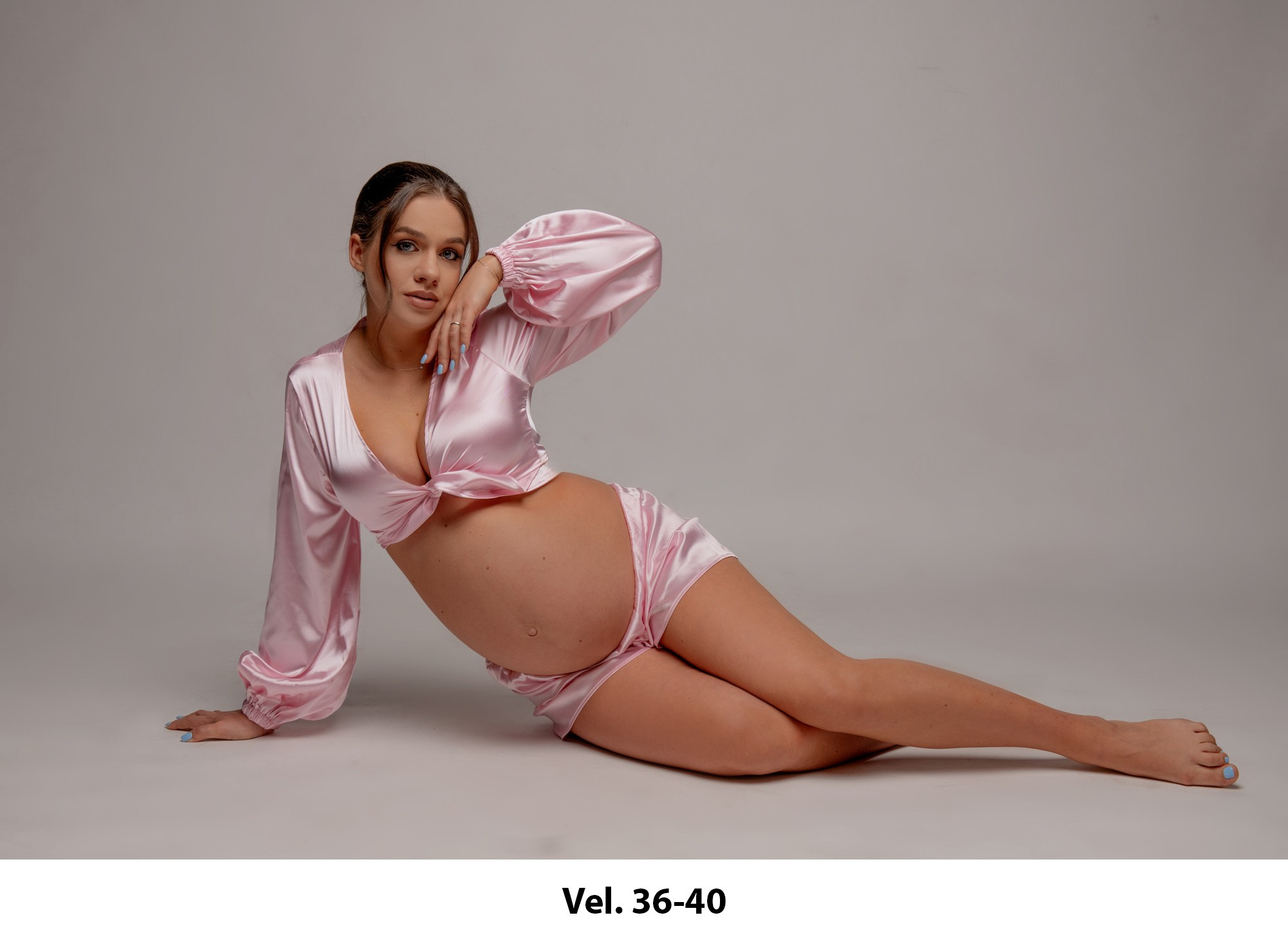 Maternity outfits rent for photoshoots in Prague and Czech Republic. Professional photographer in Prague Anastasia Haritonova